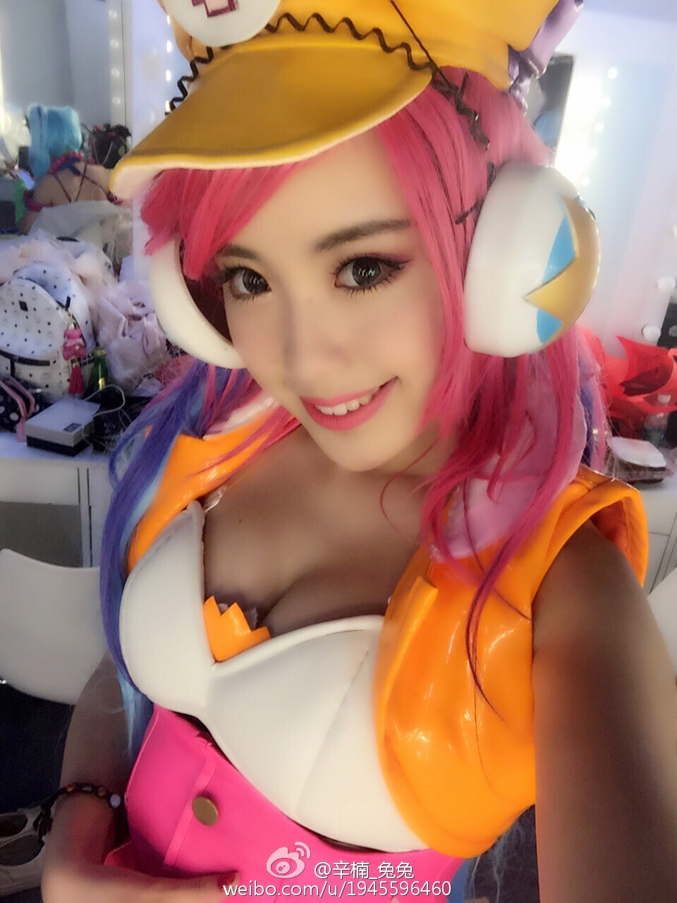 性感美女车模辛楠兔兔微博美图