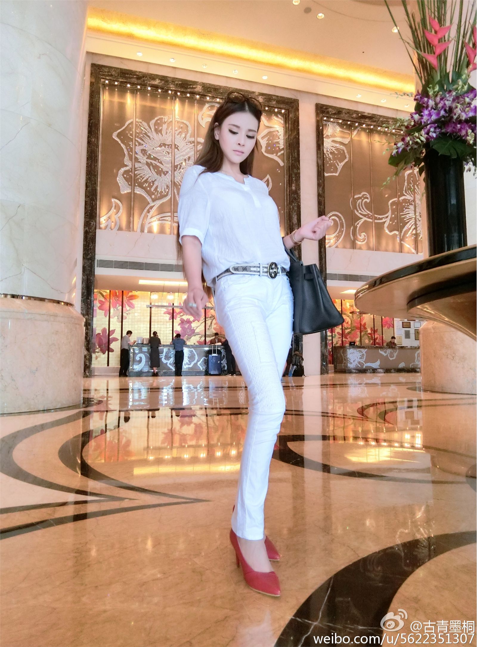 网络红人苏夏妞妞最新微博工作图集 苏夏新微薄