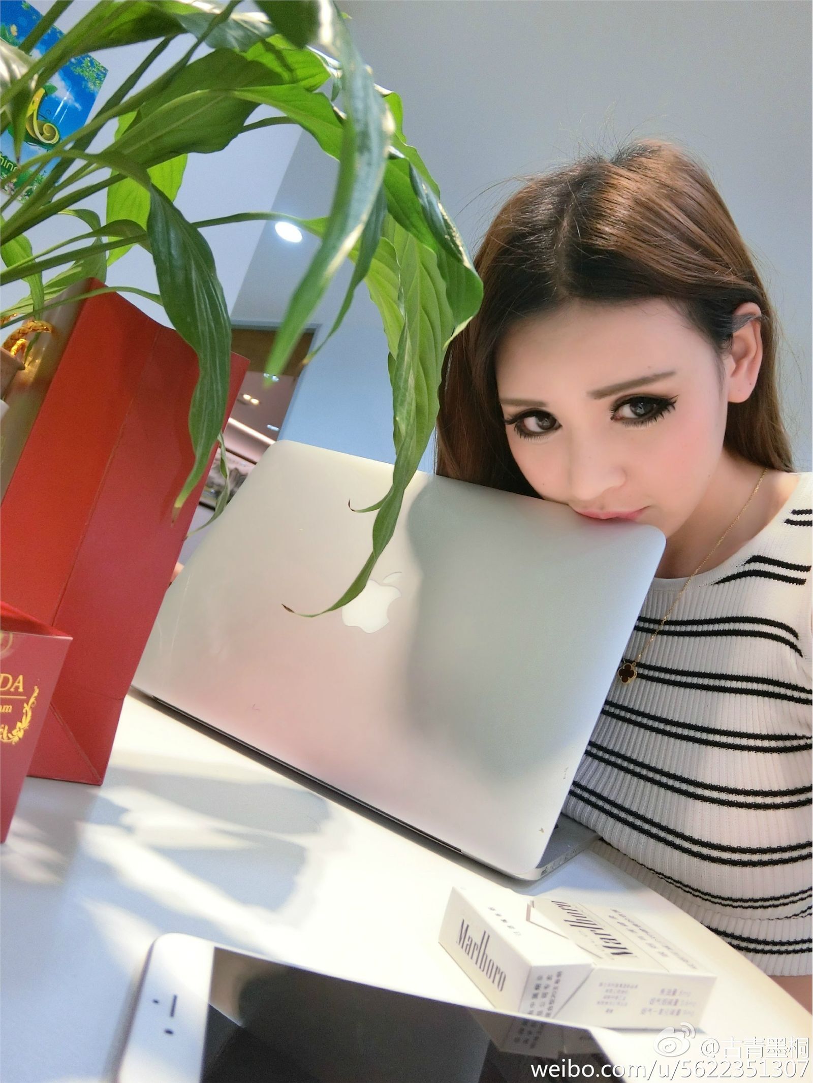 网络红人苏夏妞妞最新微博工作图集 苏夏新微薄