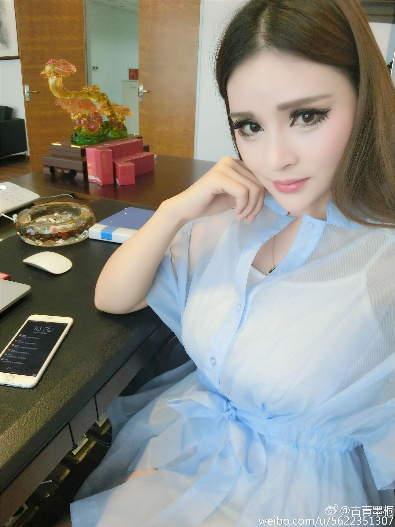 网络红人苏夏妞妞最新微博工作图集 苏夏新微薄