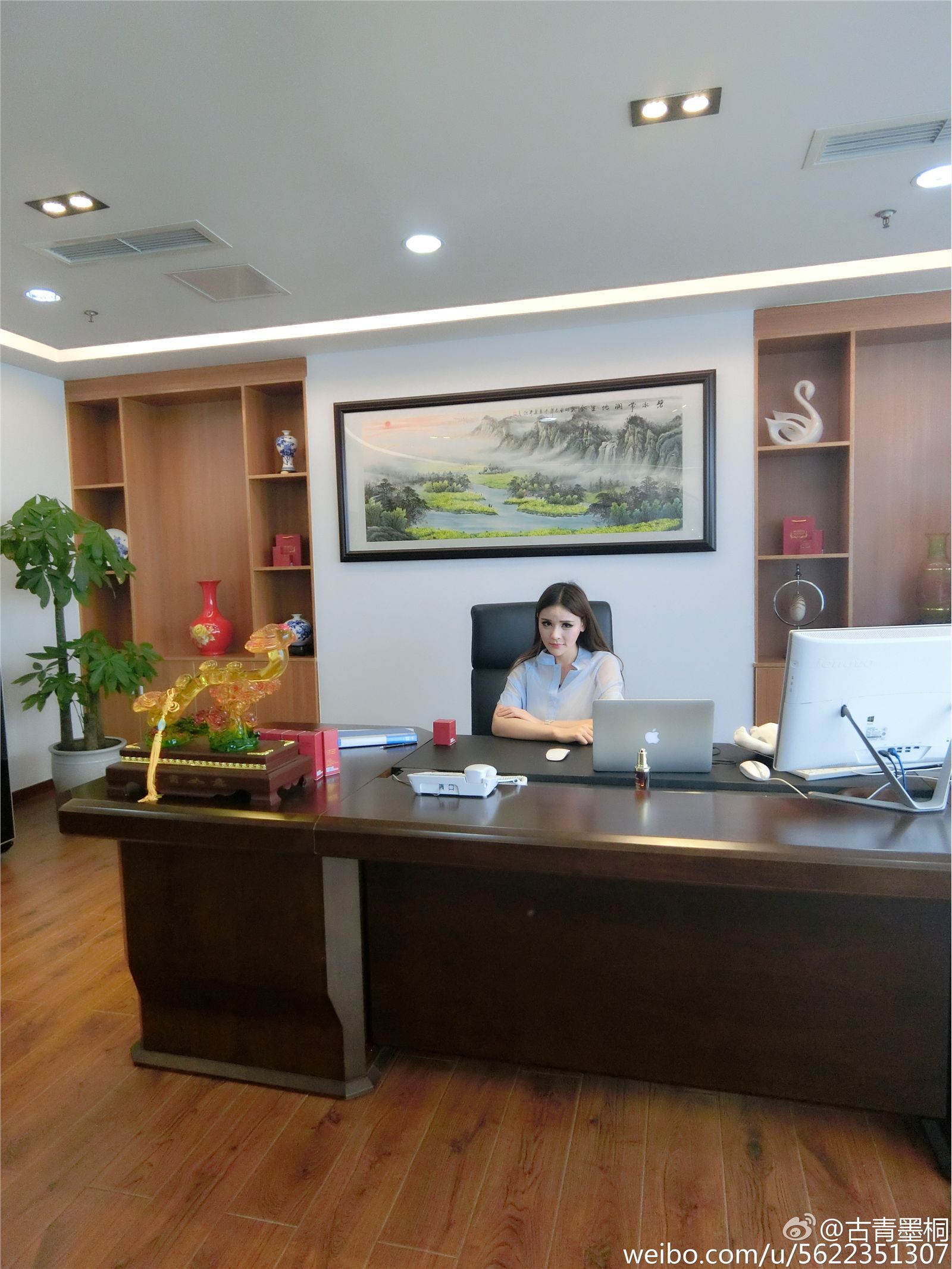 网络红人苏夏妞妞最新微博工作图集 苏夏新微薄