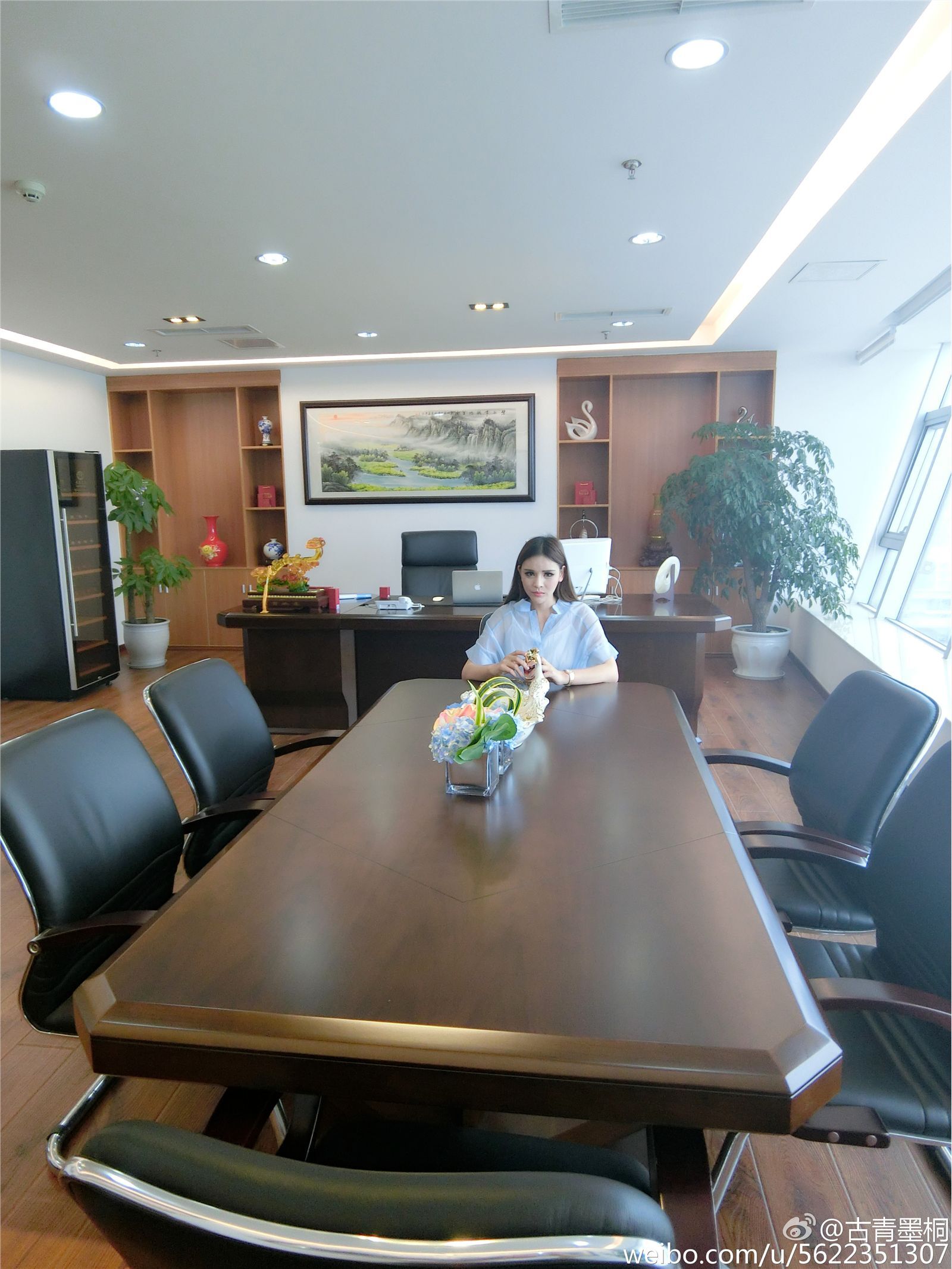 网络红人苏夏妞妞最新微博工作图集 苏夏新微薄