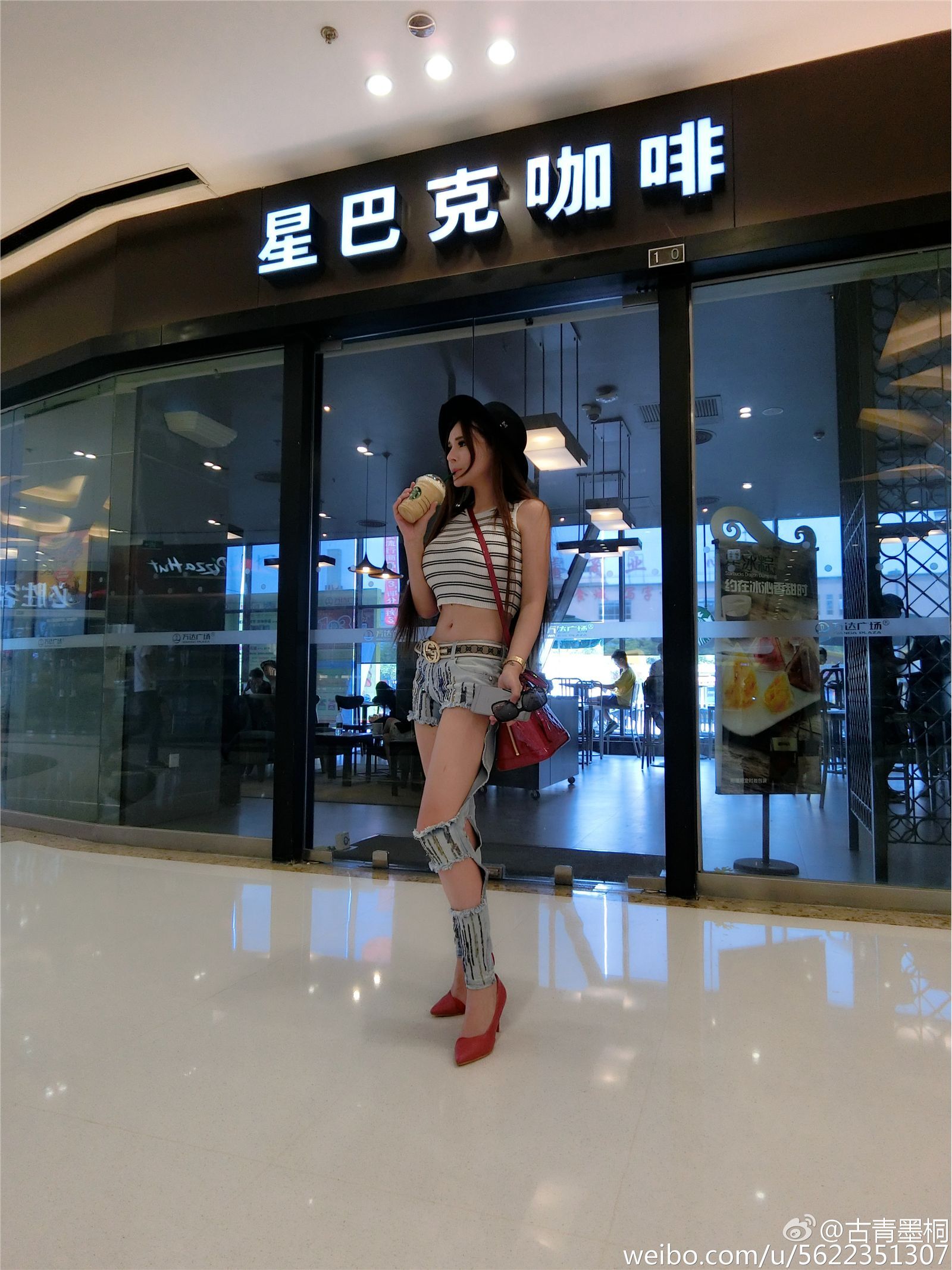 网络红人苏夏妞妞最新微博工作图集 苏夏新微薄