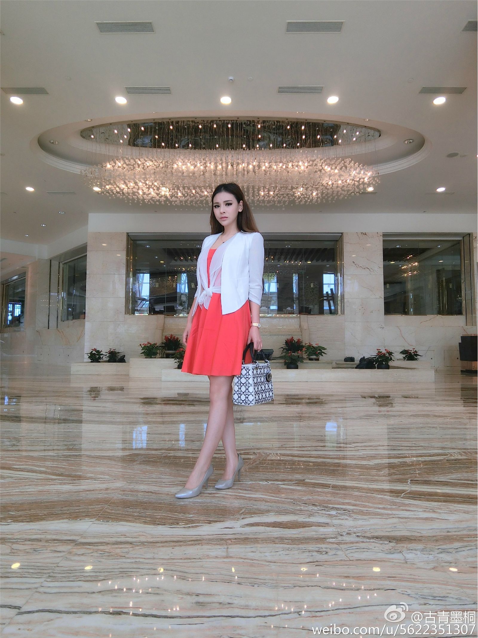 网络红人苏夏妞妞最新微博工作图集 苏夏新微薄