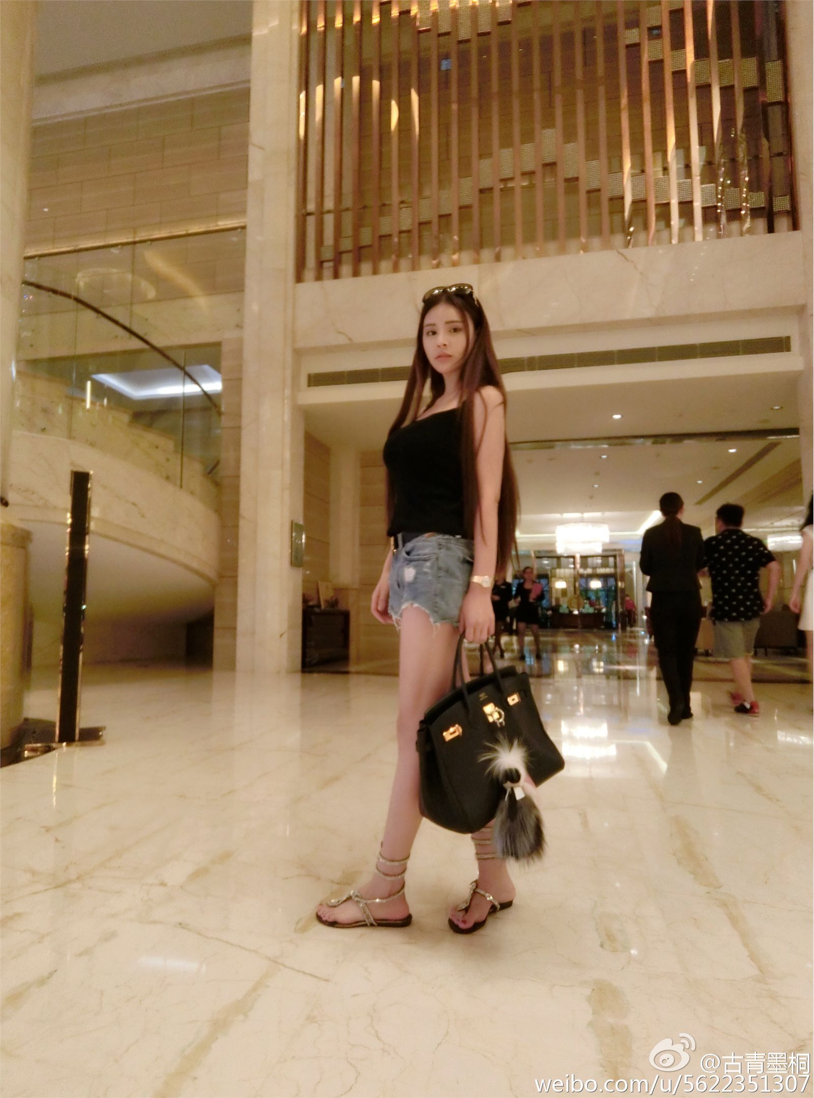 网络红人苏夏妞妞最新微博工作图集 苏夏新微薄