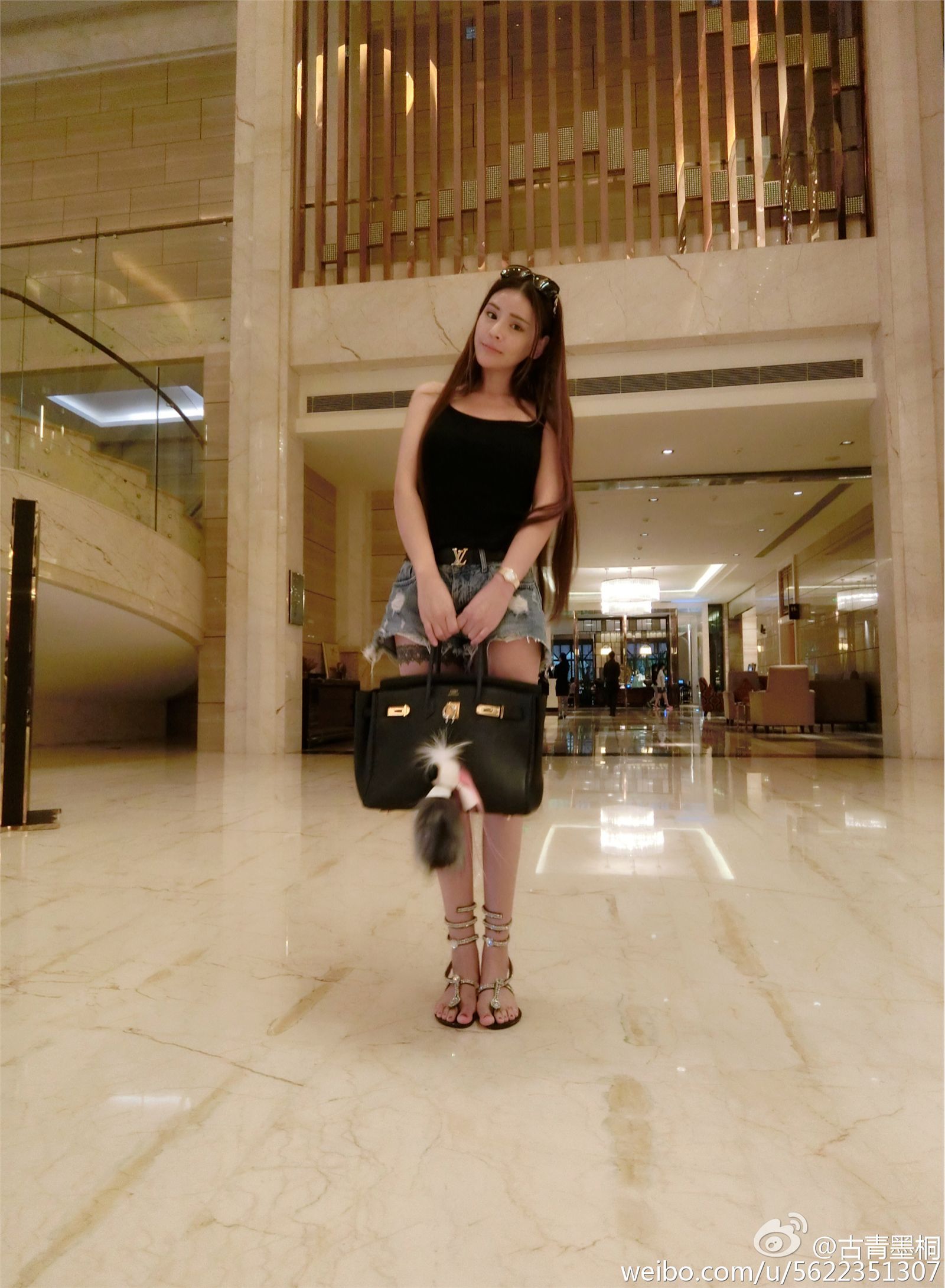 网络红人苏夏妞妞最新微博工作图集 苏夏新微薄