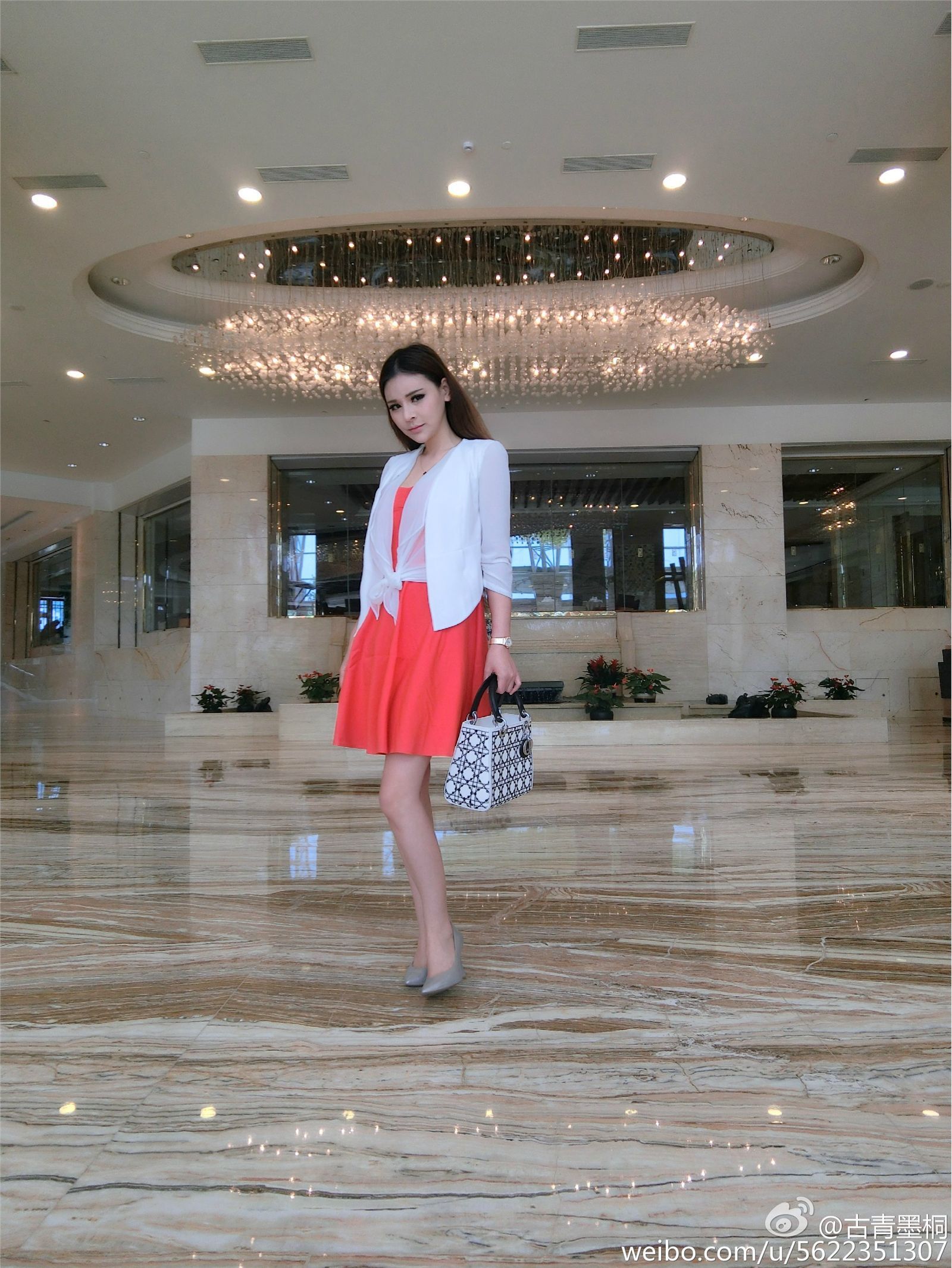 网络红人苏夏妞妞最新微博工作图集 苏夏新微薄