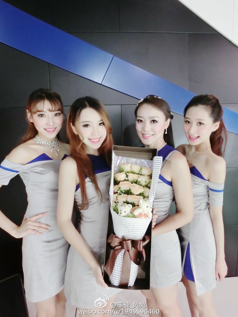 美女如云白衣美女车模辛楠兔兔微博图集