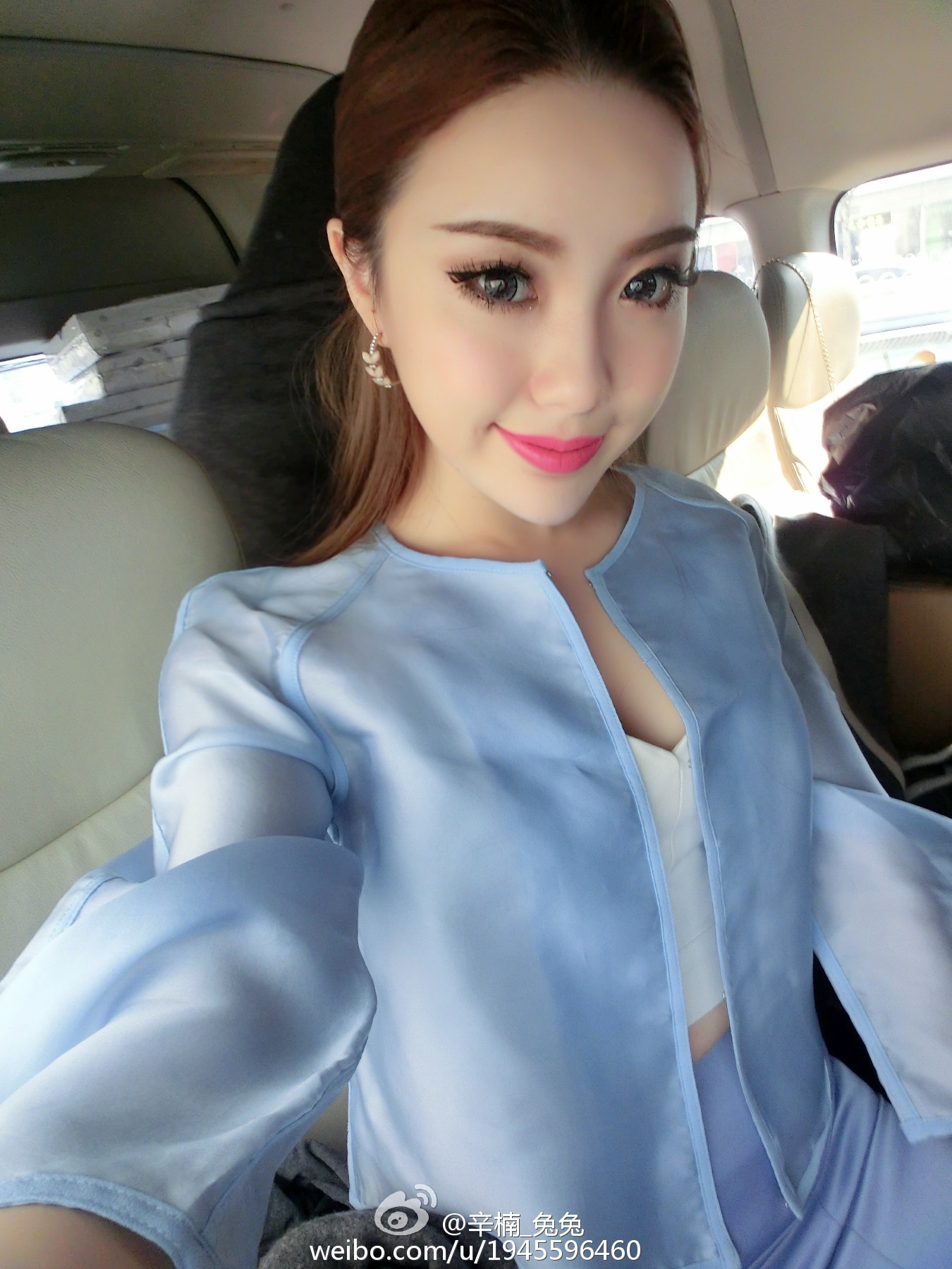 美女如云白衣美女车模辛楠兔兔微博图集