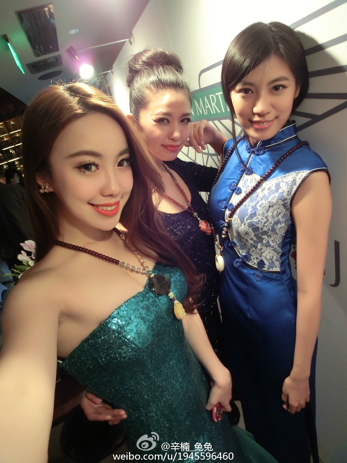 美女如云白衣美女车模辛楠兔兔微博图集