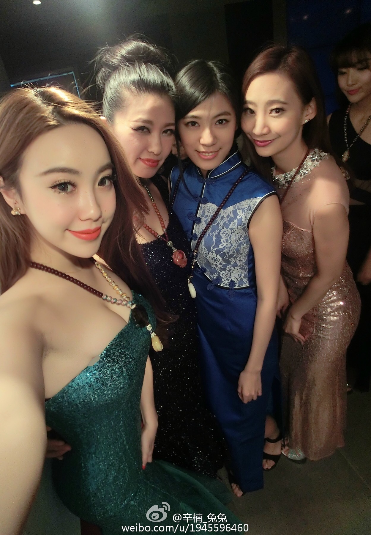 美女如云白衣美女车模辛楠兔兔微博图集