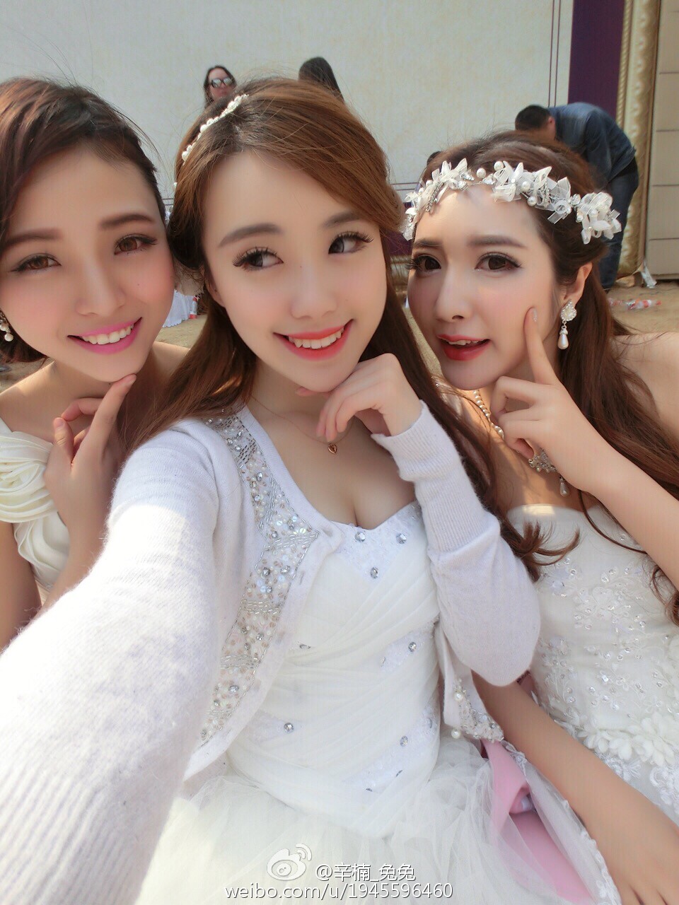 美女如云白衣美女车模辛楠兔兔微博图集