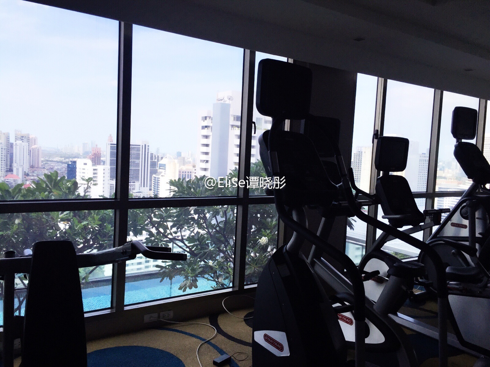 极品胸器嫩模Elise谭晓彤微博福利图片