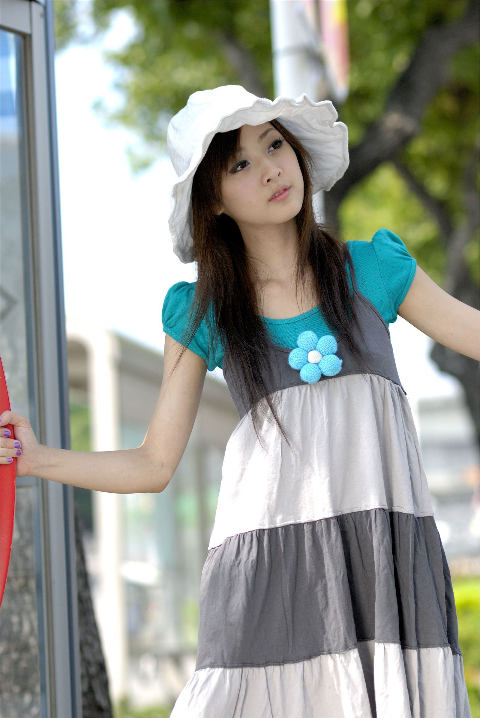 台湾清纯美女果子MM张凯洁 芭比服装外拍