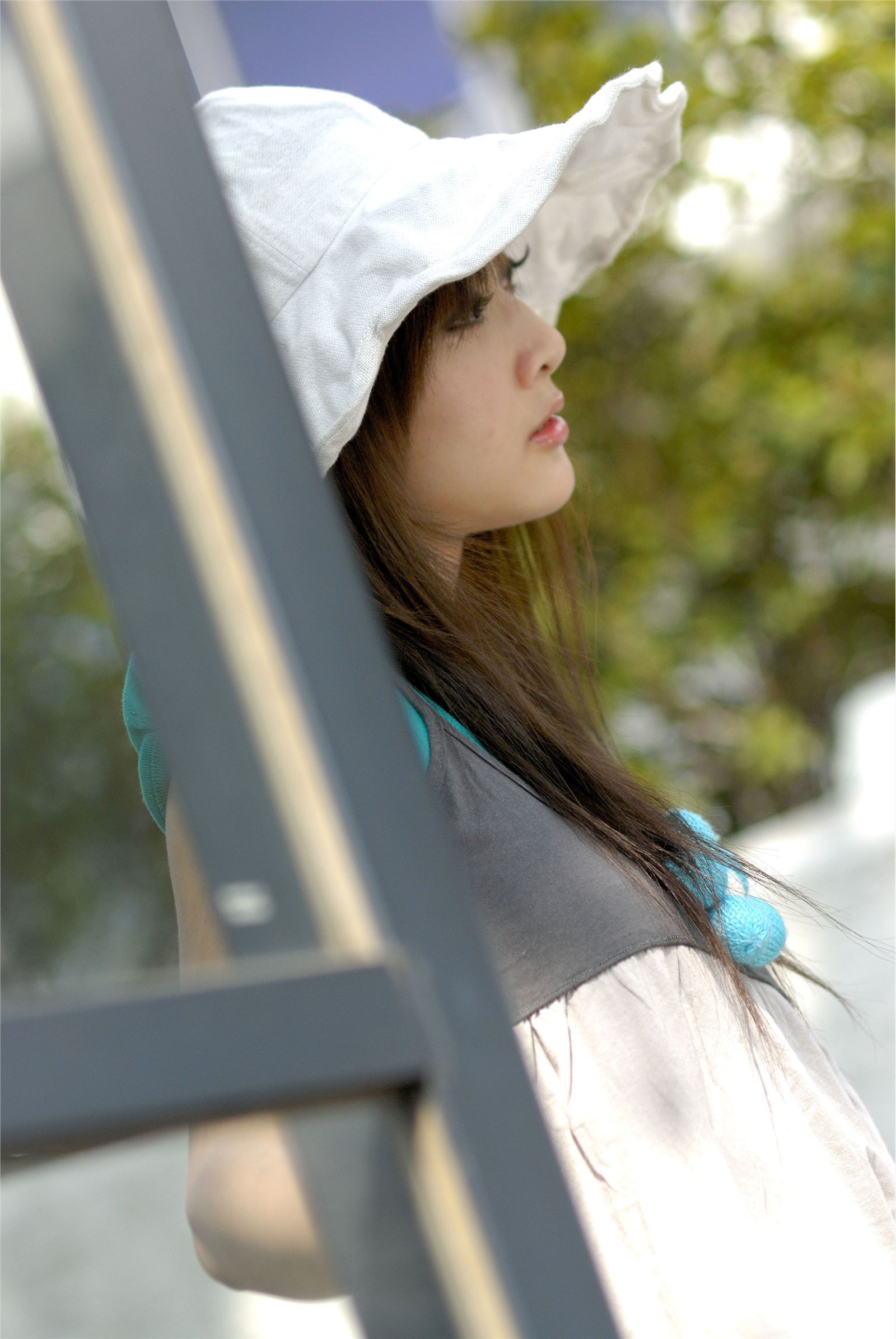 台湾清纯美女果子MM张凯洁 芭比服装外拍