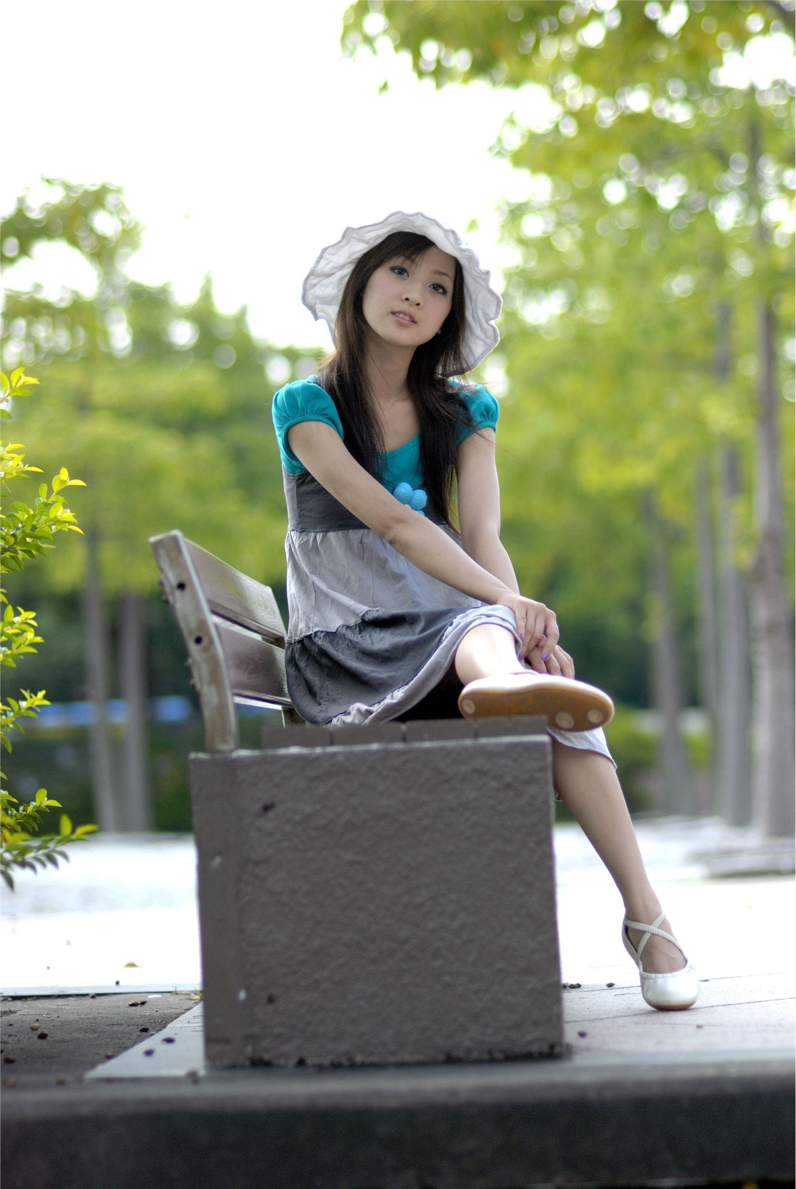 台湾清纯美女果子MM张凯洁 芭比服装外拍