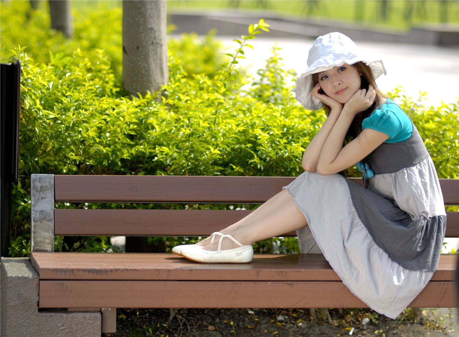 台湾清纯美女果子MM张凯洁 芭比服装外拍