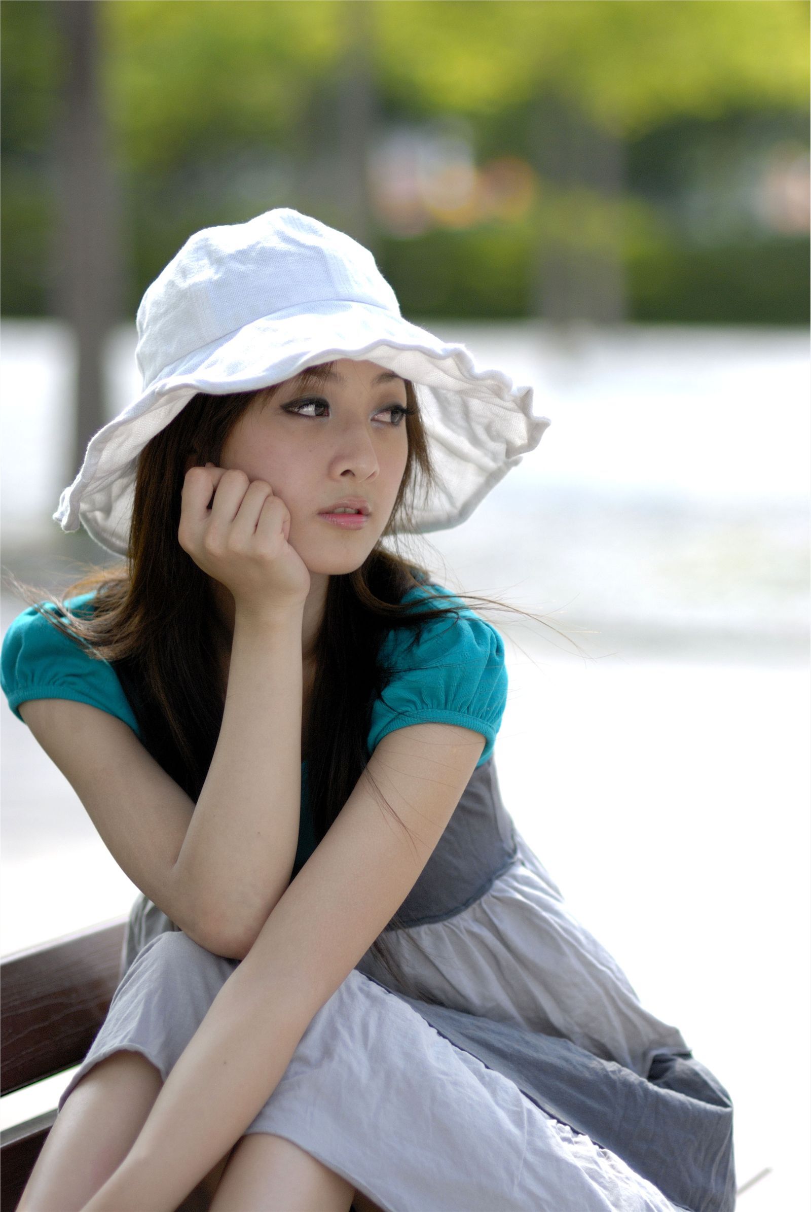 台湾清纯美女果子MM张凯洁 芭比服装外拍