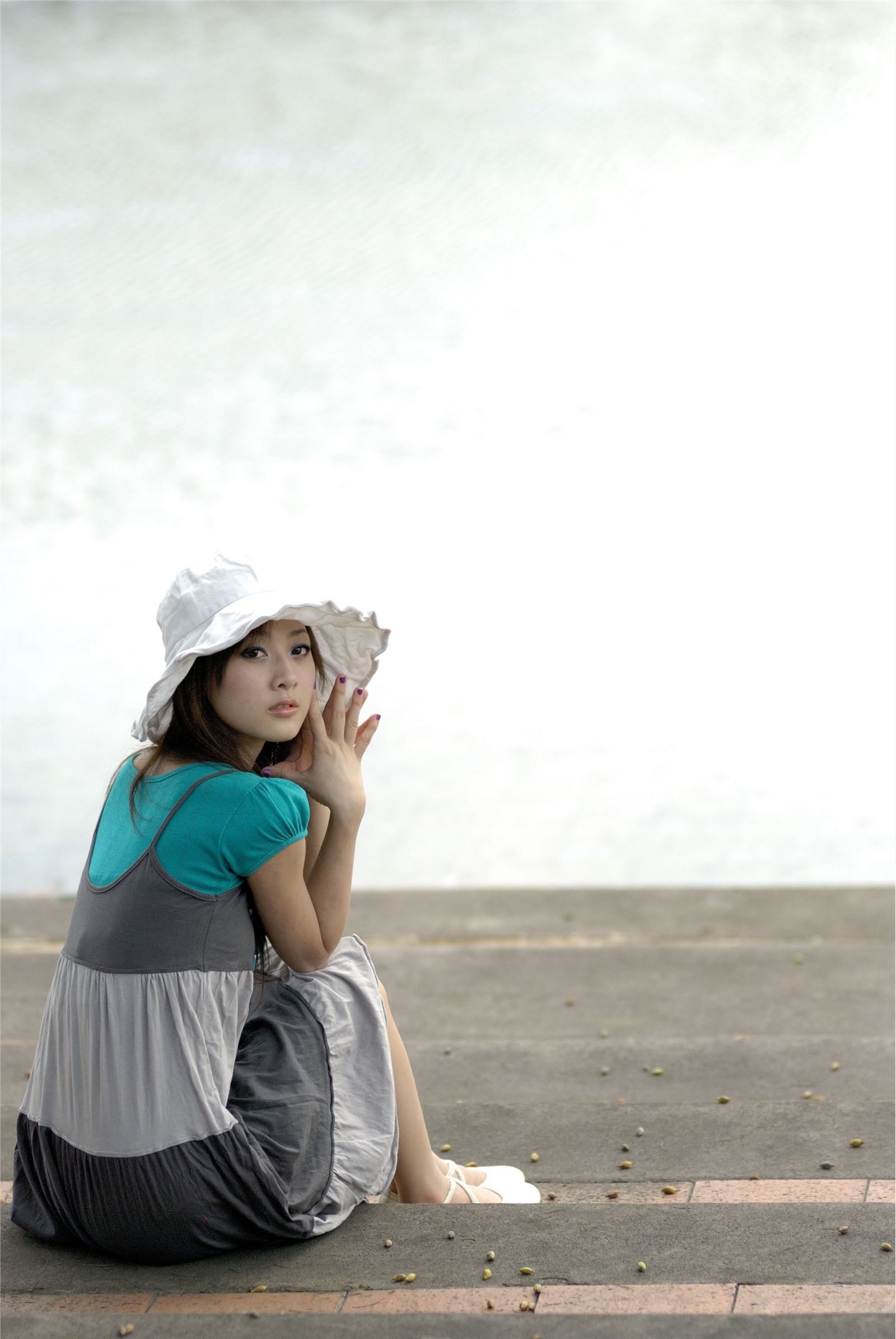 台湾清纯美女果子MM张凯洁 芭比服装外拍