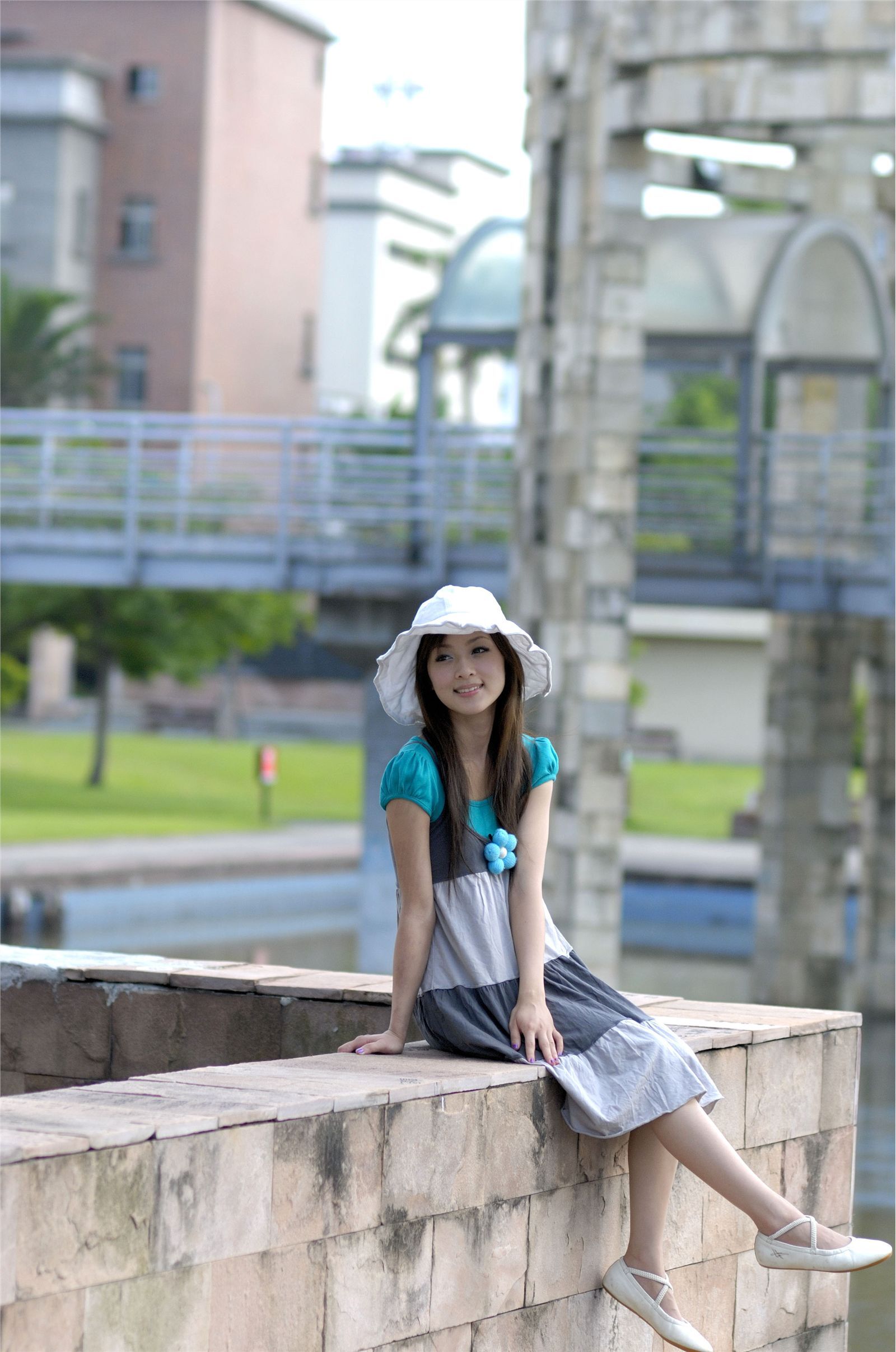 台湾清纯美女果子MM张凯洁 芭比服装外拍