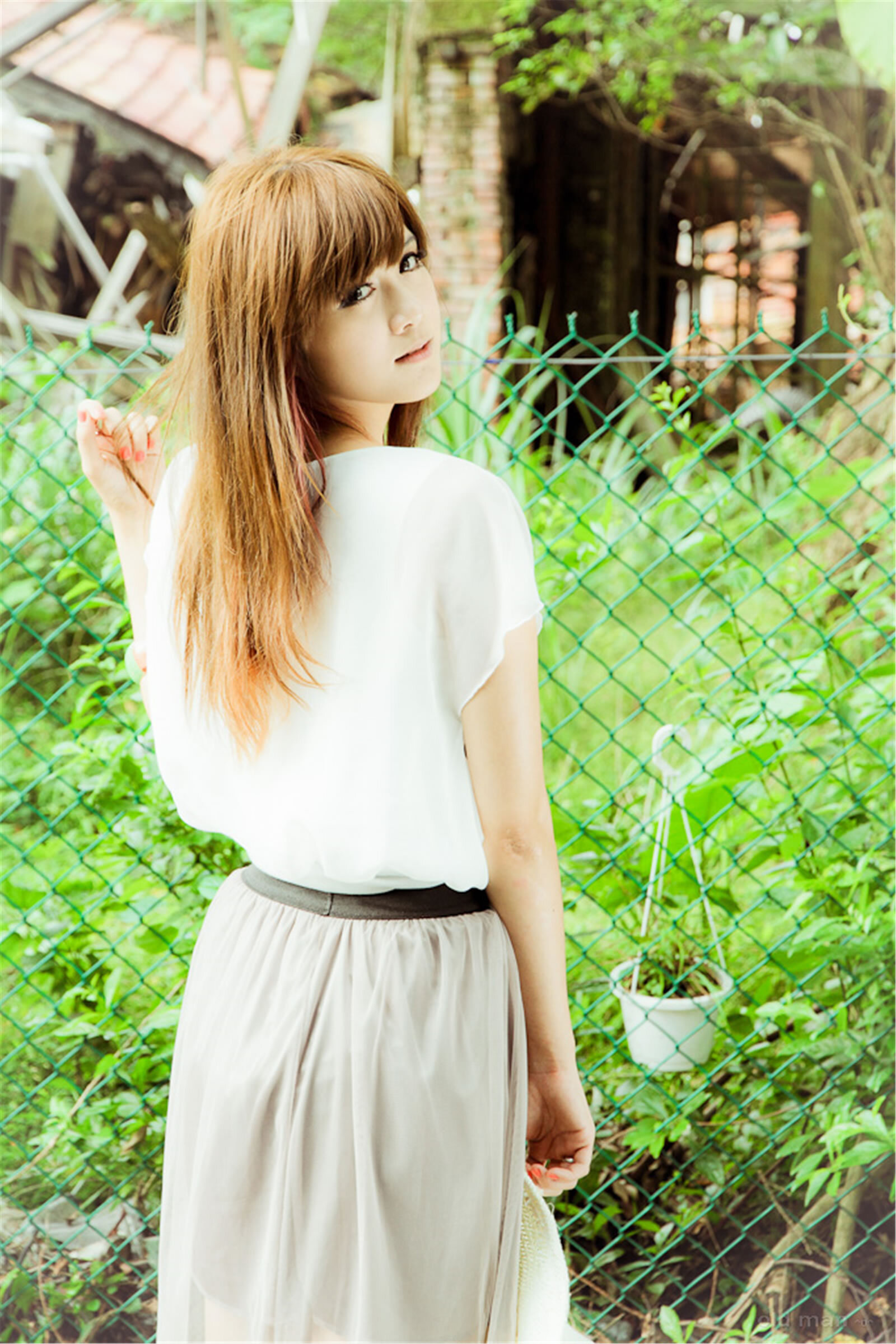 台湾清纯美女維妮 初夏公园外拍