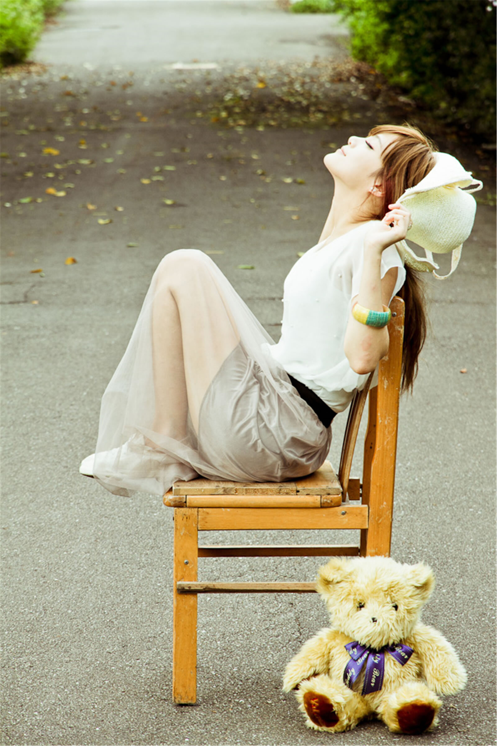 台湾清纯美女維妮 初夏公园外拍