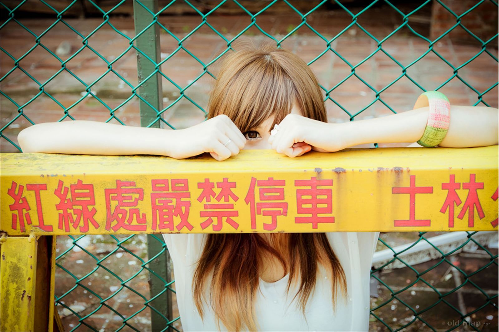 台湾清纯美女維妮 初夏公园外拍