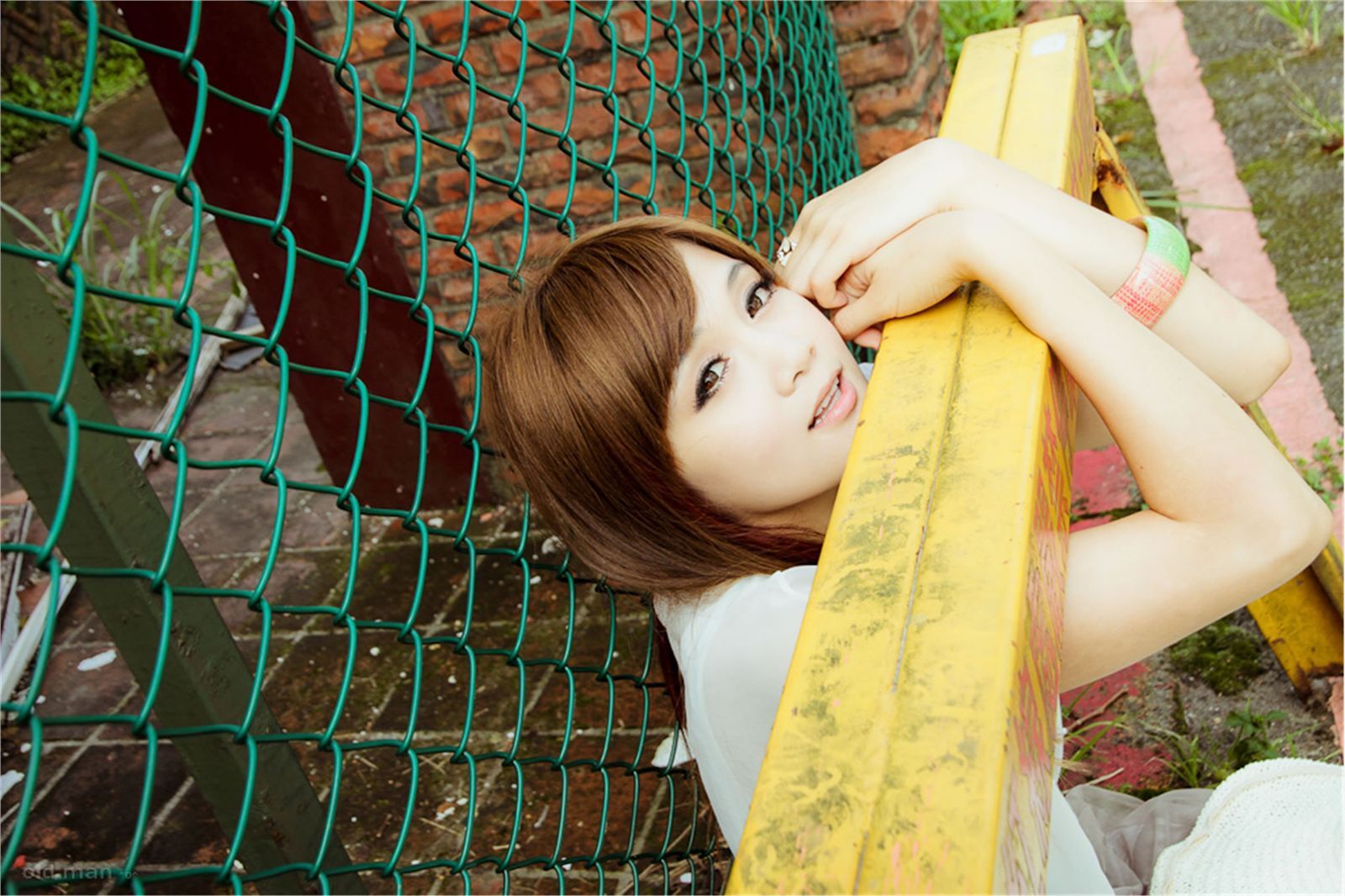 台湾清纯美女維妮 初夏公园外拍