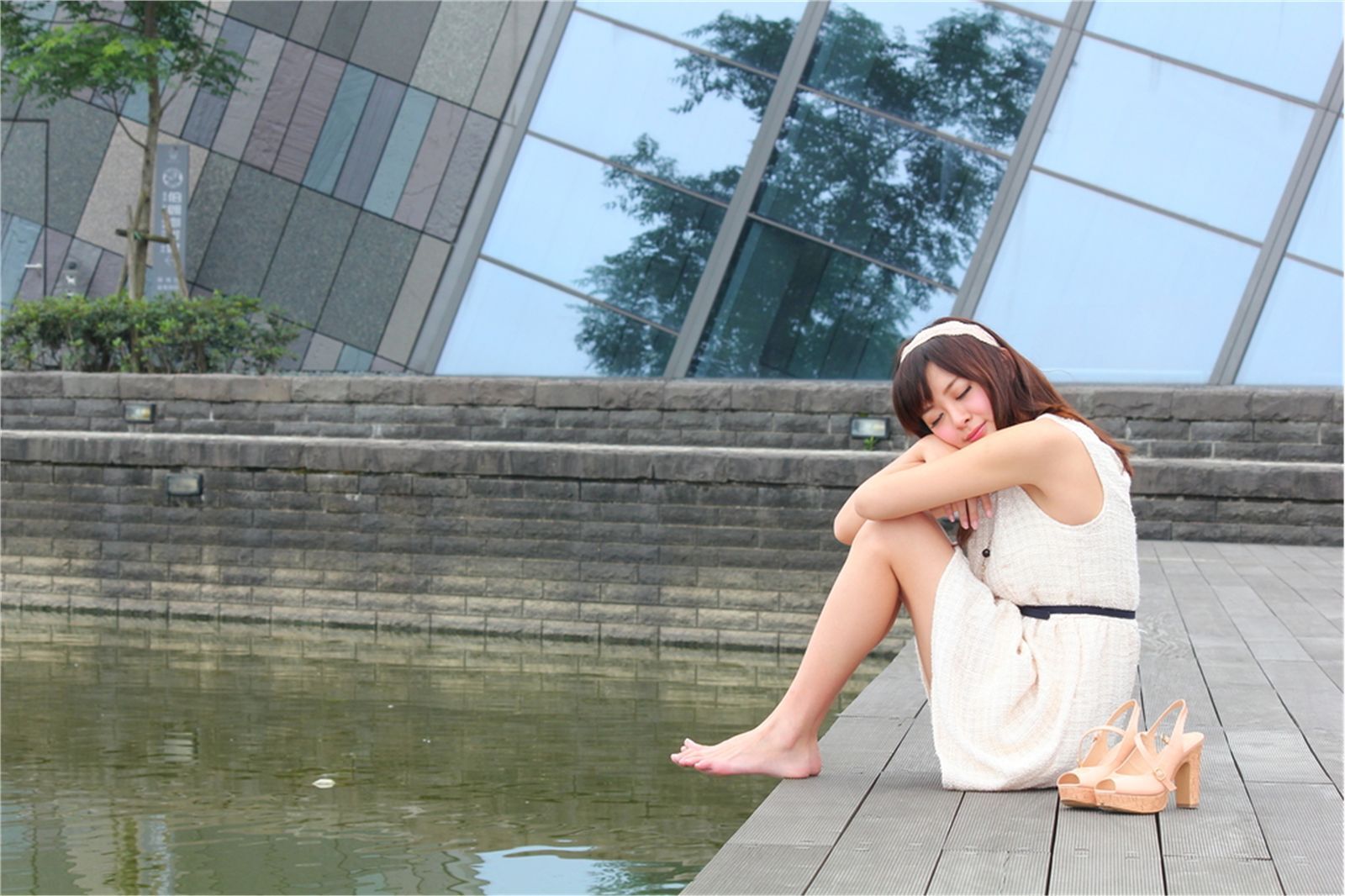 台湾清纯美女小夢 烏石港外拍