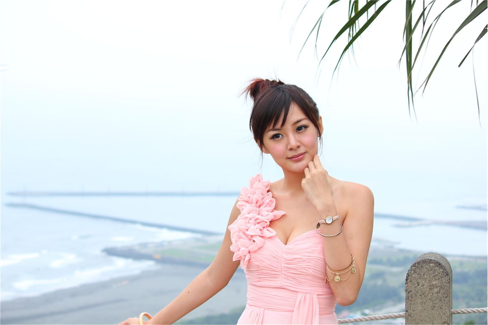 台湾清纯美女小夢 烏石港外拍