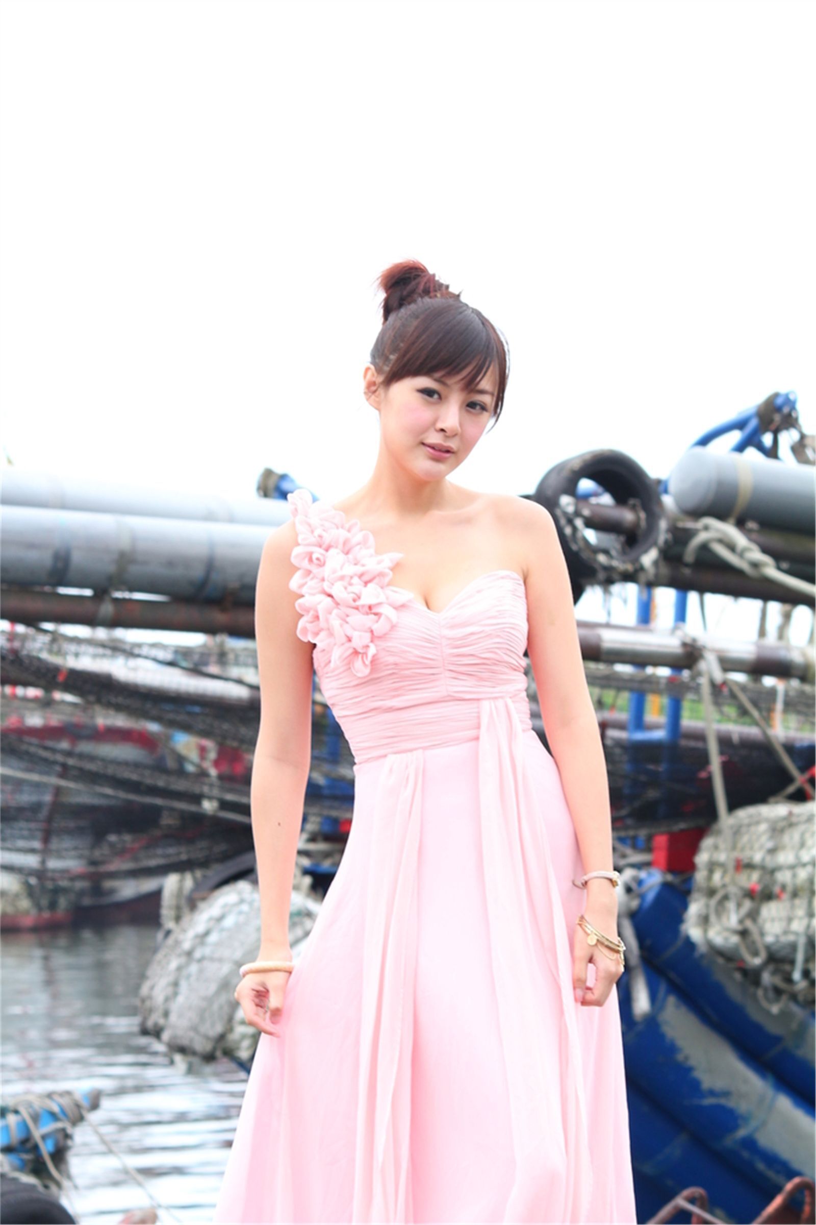 台湾清纯美女小夢 烏石港外拍