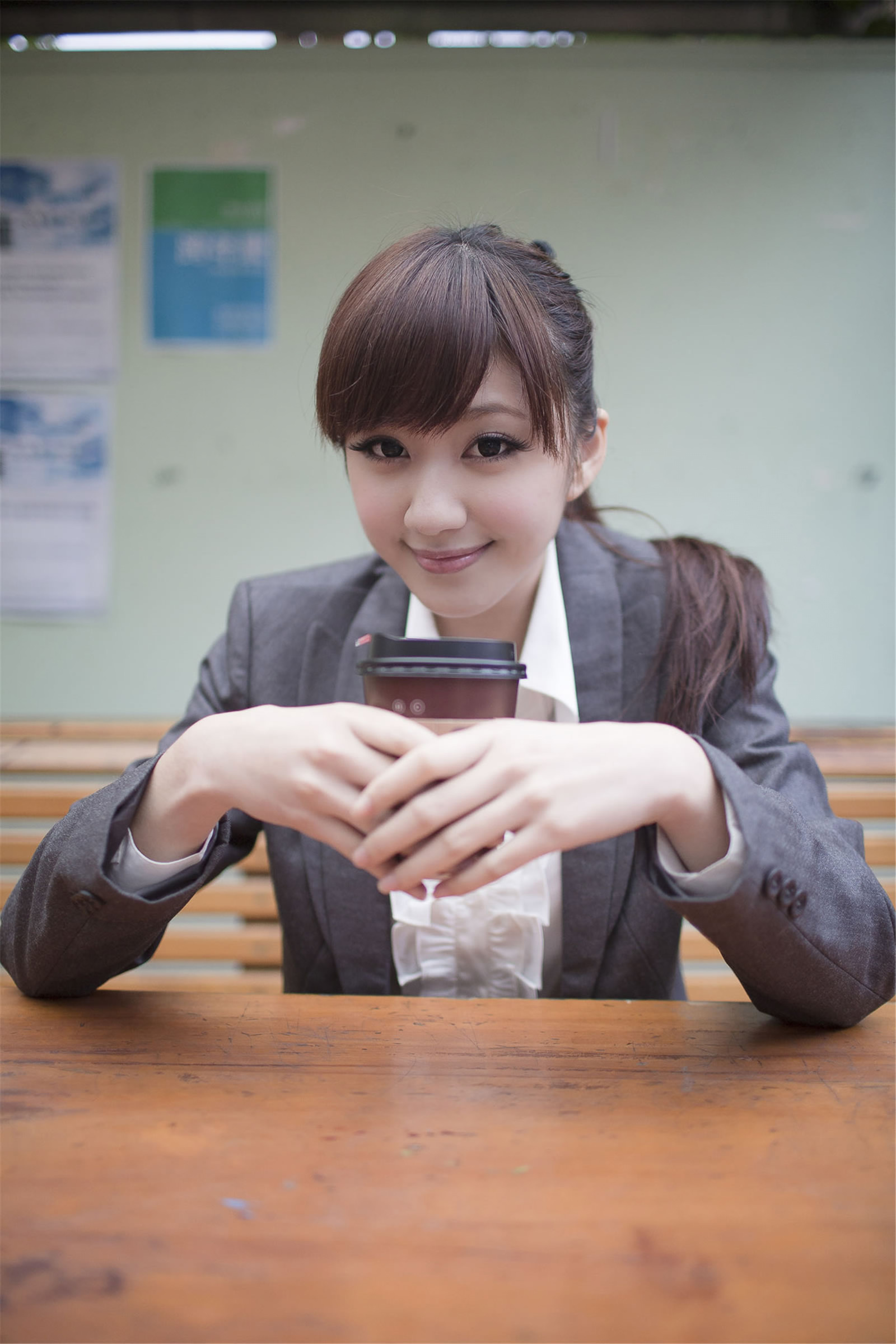 台湾清纯美女小雅 台大医学院外拍