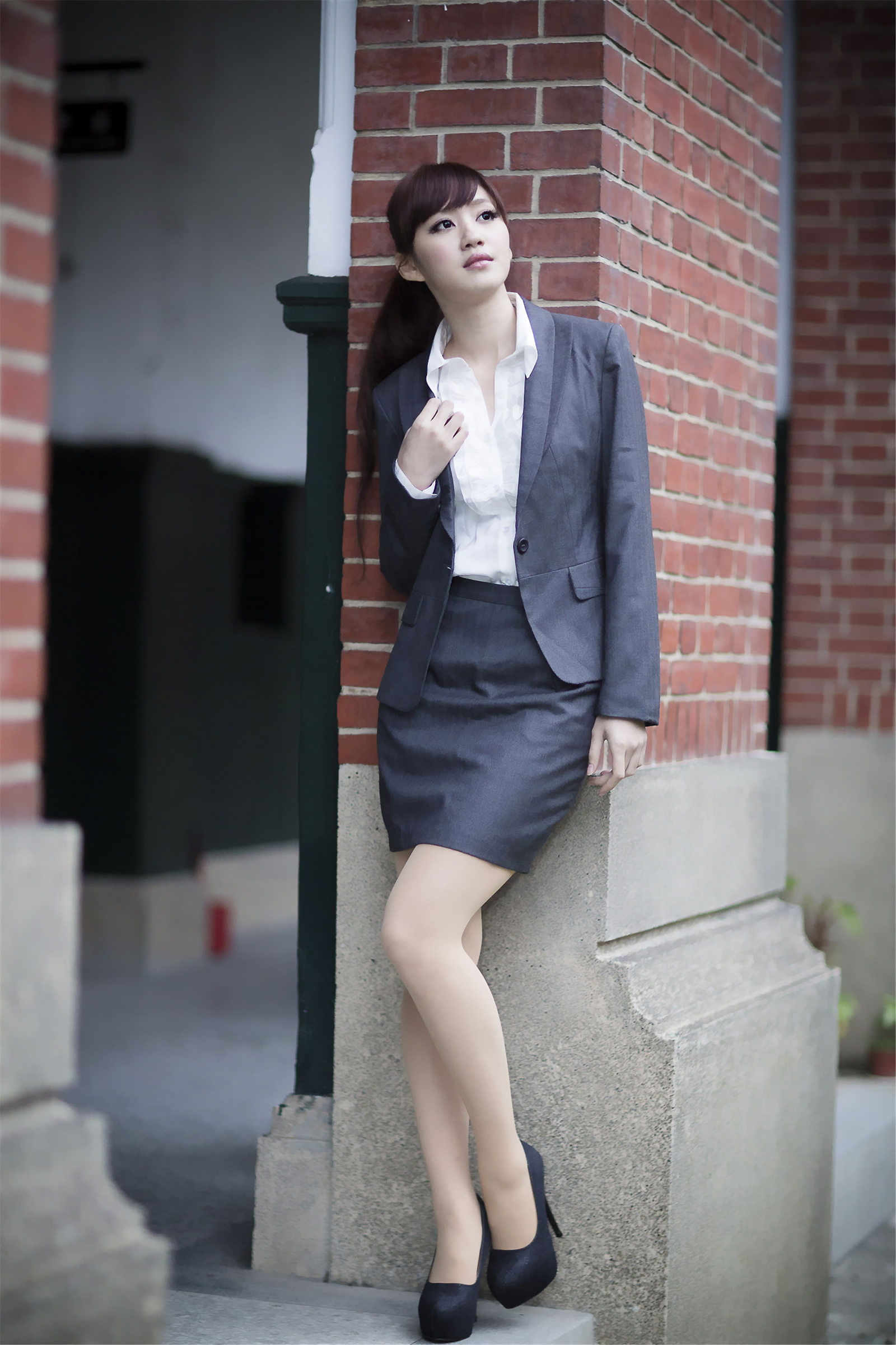 台湾清纯美女小雅 台大医学院外拍