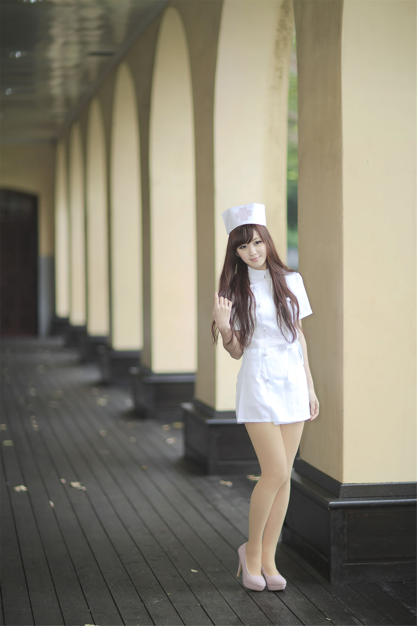 台湾清纯美女小雅 台大医学院外拍