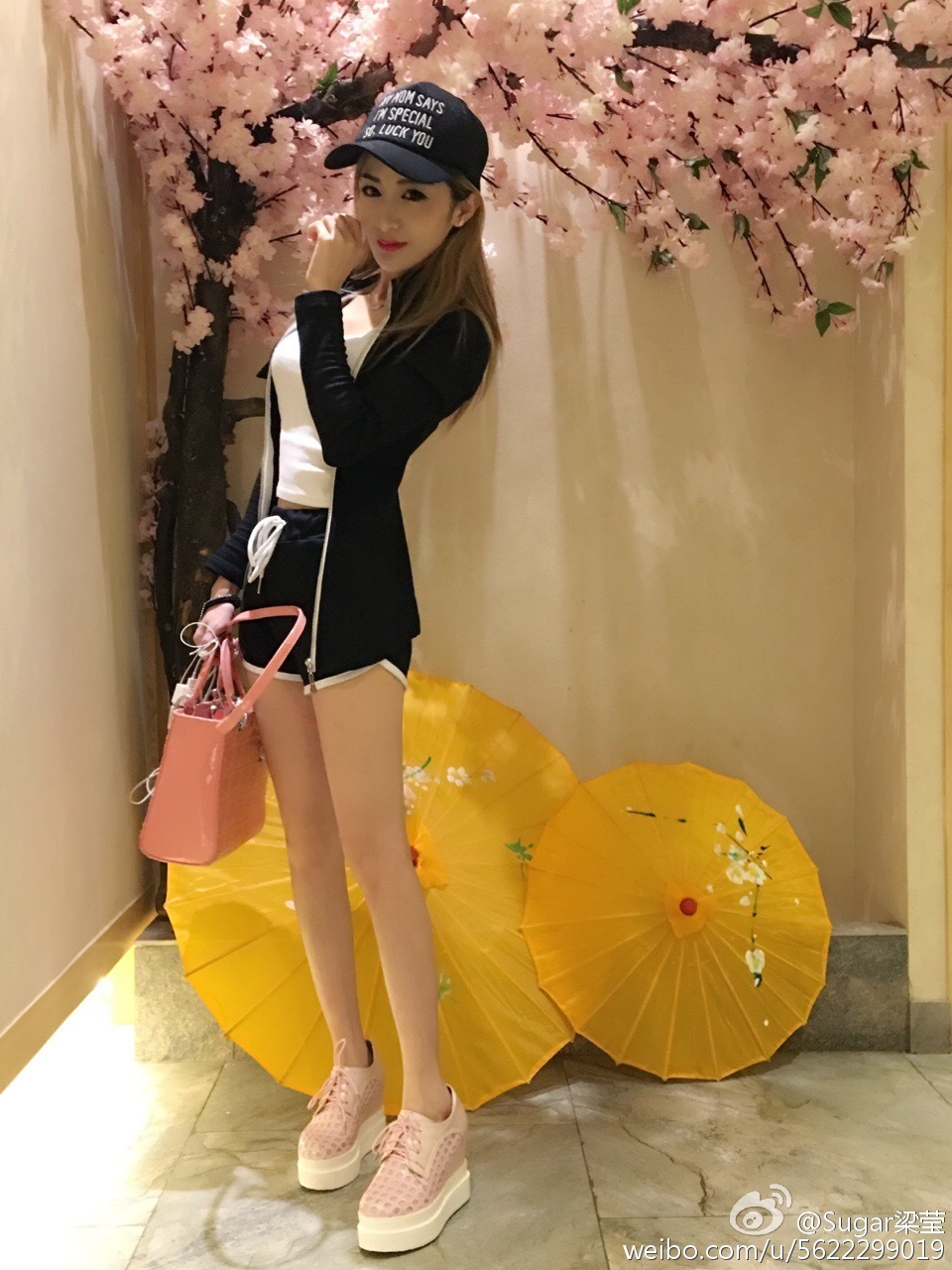 美臀女神 - Sugar梁莹性感微博图片打包