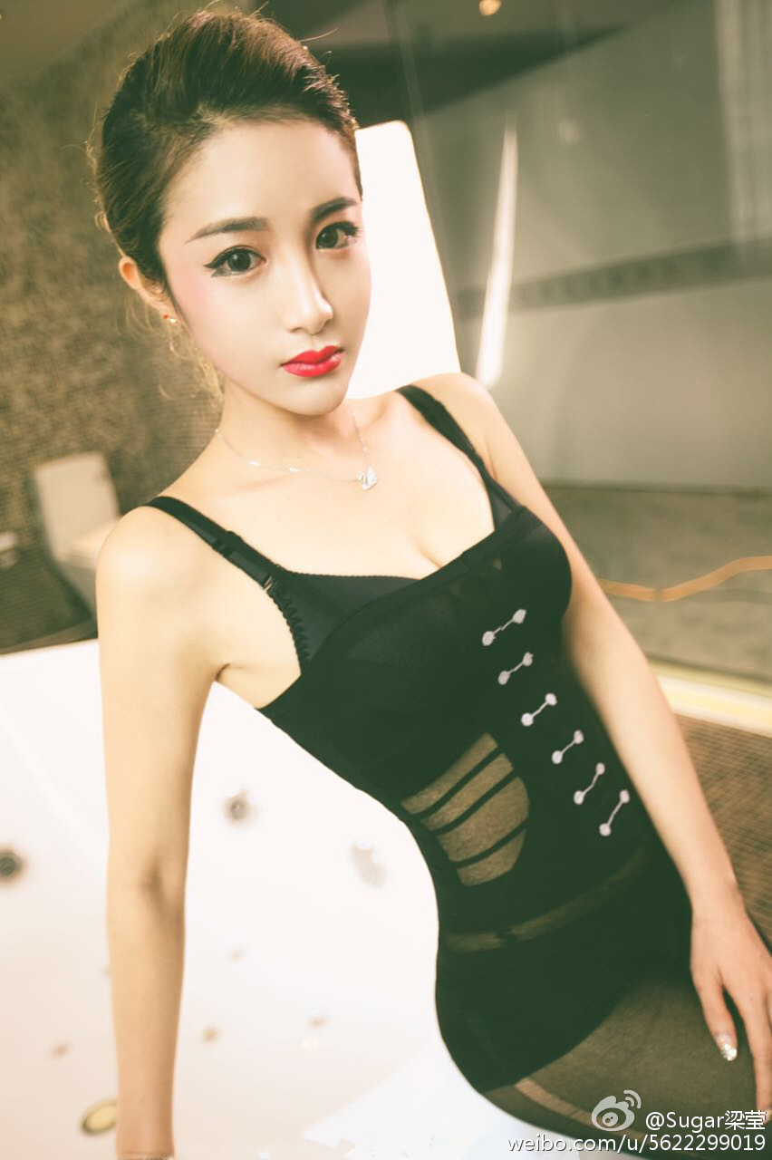 美臀女神 - Sugar梁莹性感微博图片打包