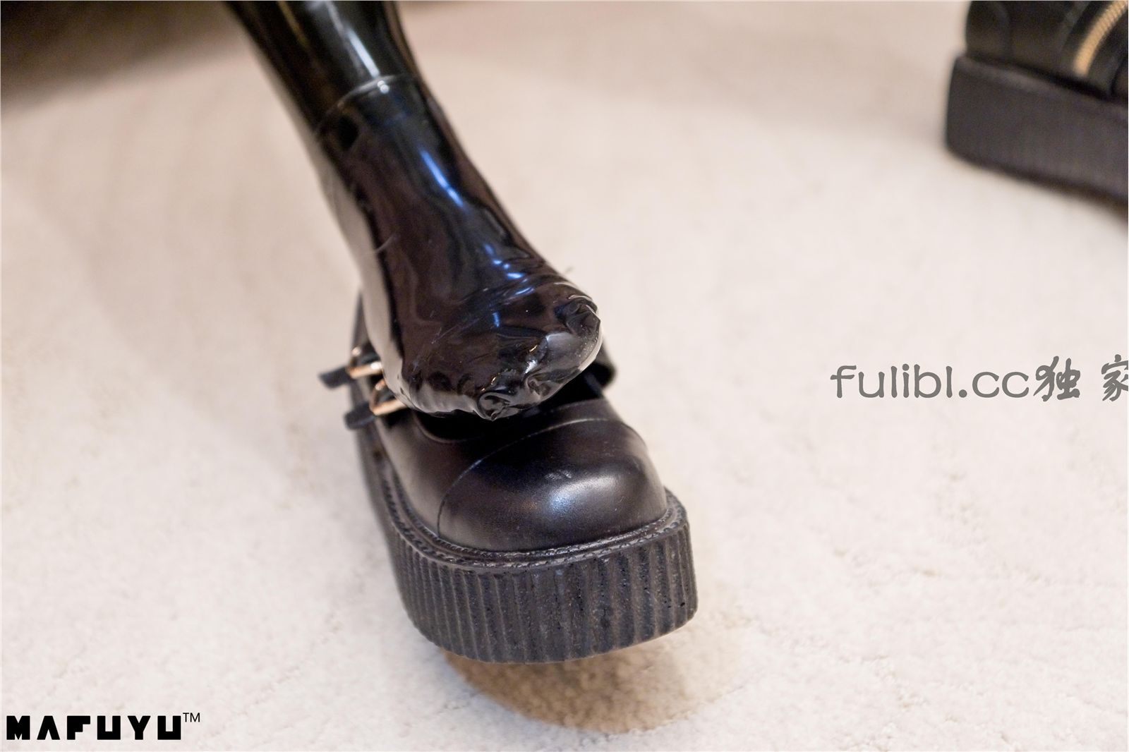 极品女神神楽板真冬Discovery探索频道胶袜特辑