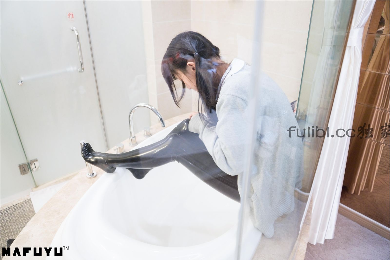 极品女神神楽板真冬Discovery探索频道胶袜特辑