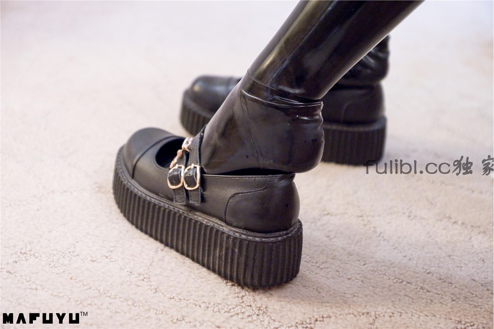 极品女神神楽板真冬Discovery探索频道胶袜特辑