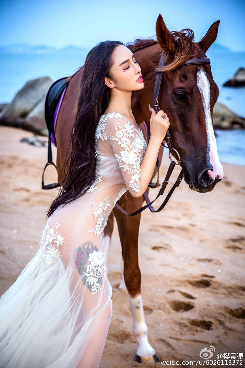 微博红人人气模特欣杨Kitty 微博最新图集