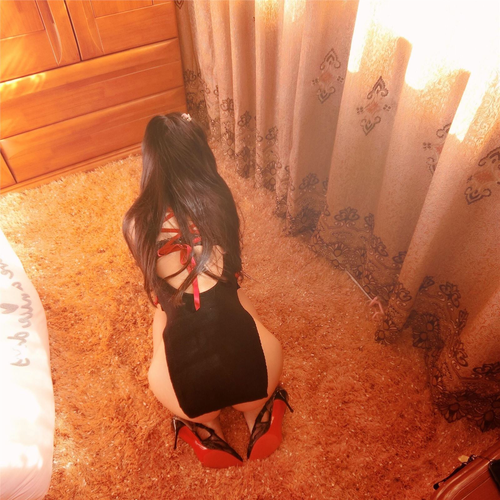 原来是茜公举殿下-黑色毛衣