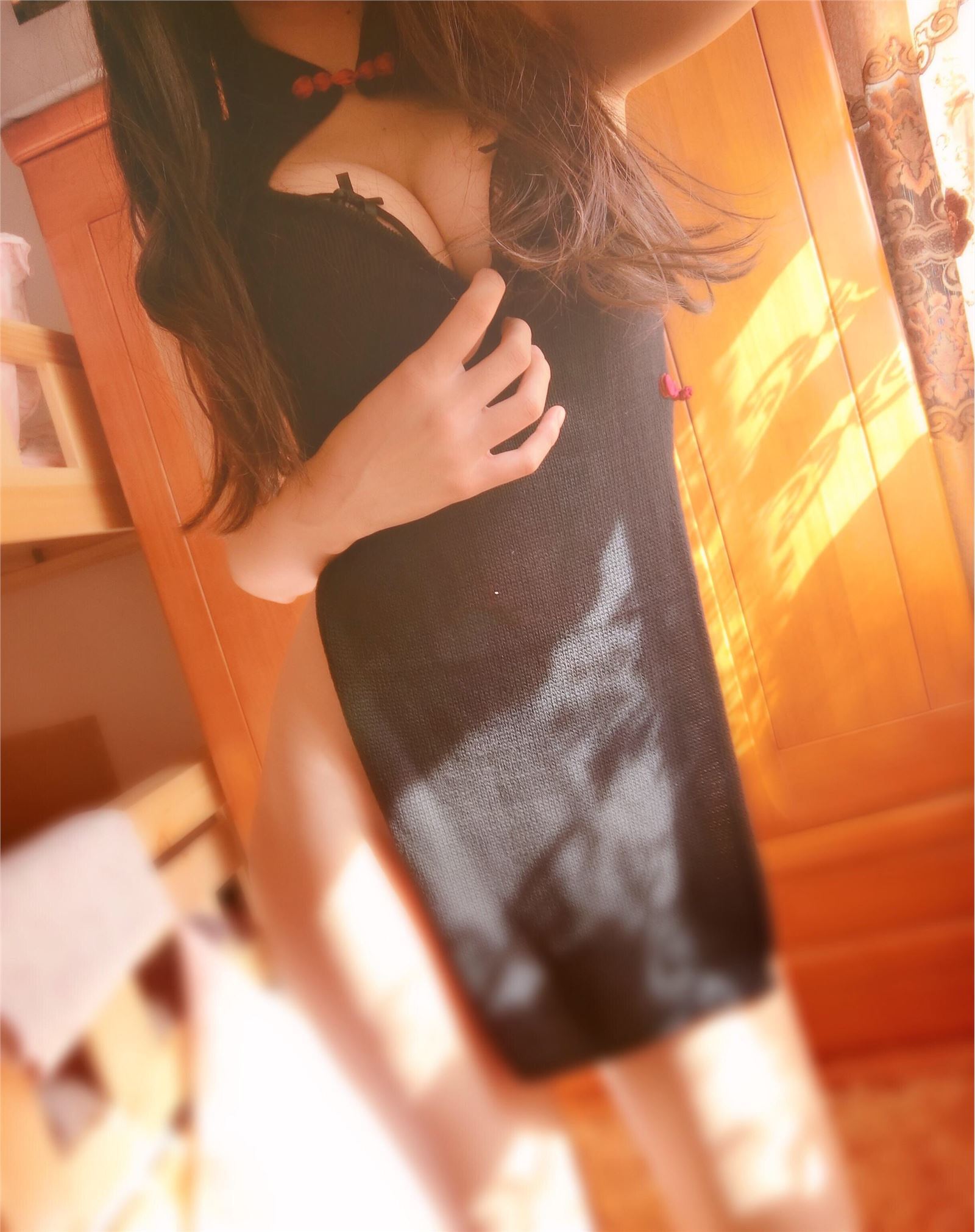 原来是茜公举殿下-黑色毛衣