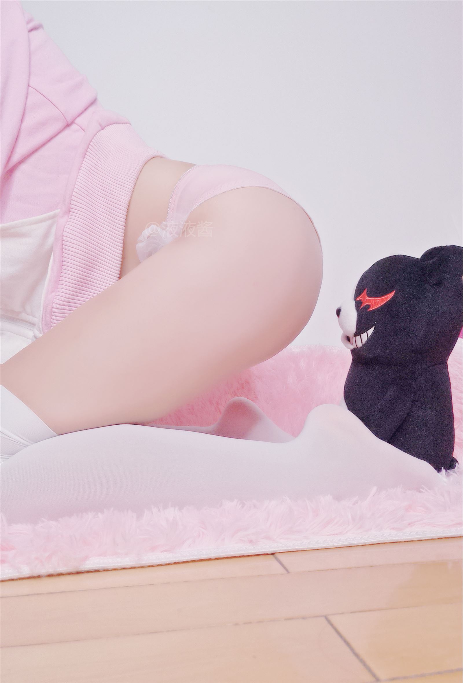 液液酱YeYe-黑白熊