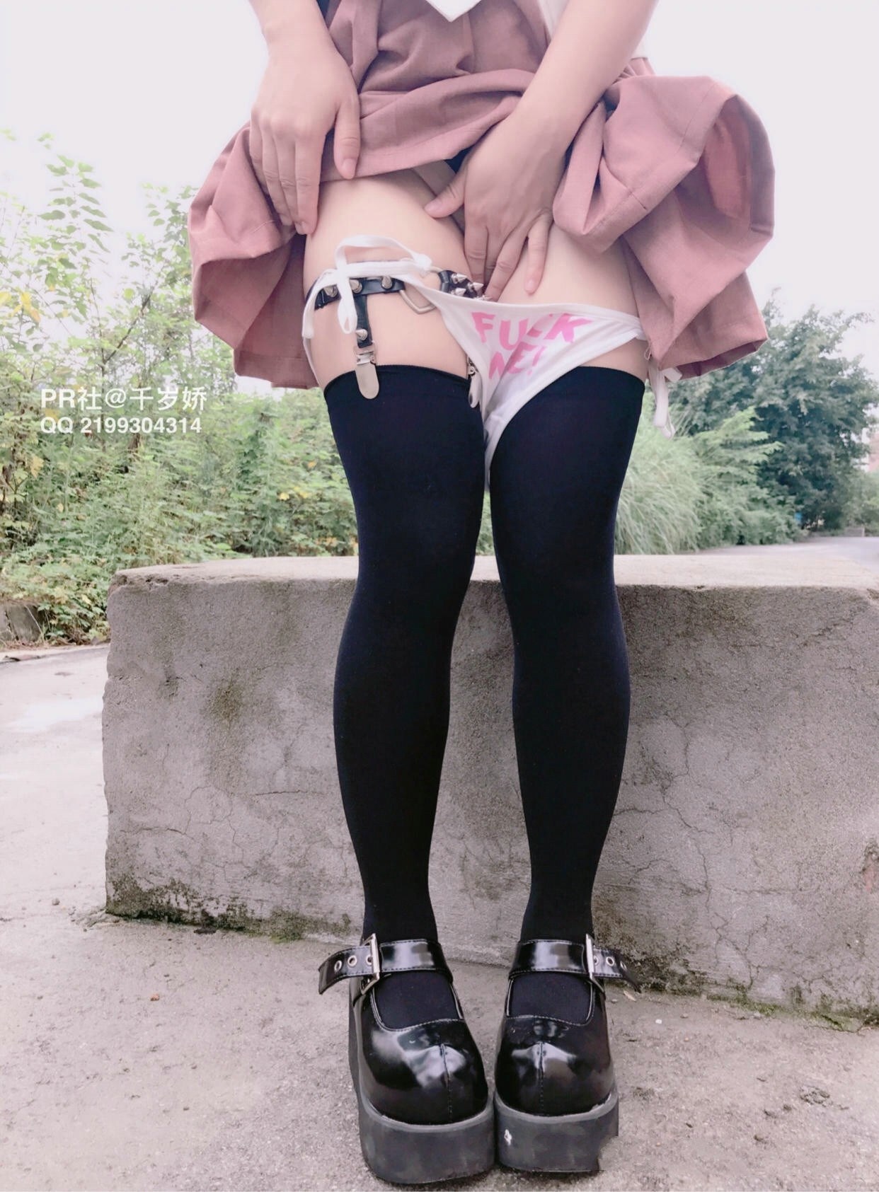 微博@千岁娇3-JK黑丝play