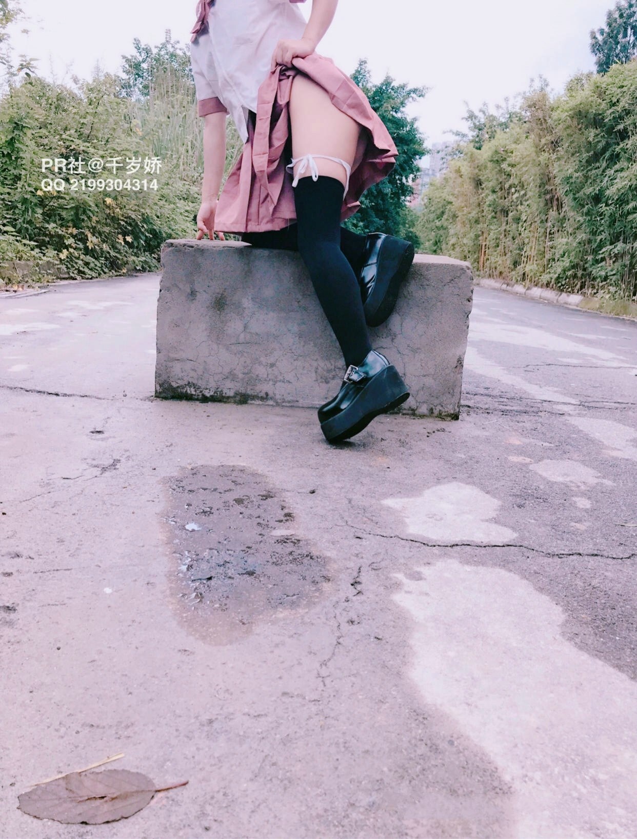 微博@千岁娇3-JK黑丝play