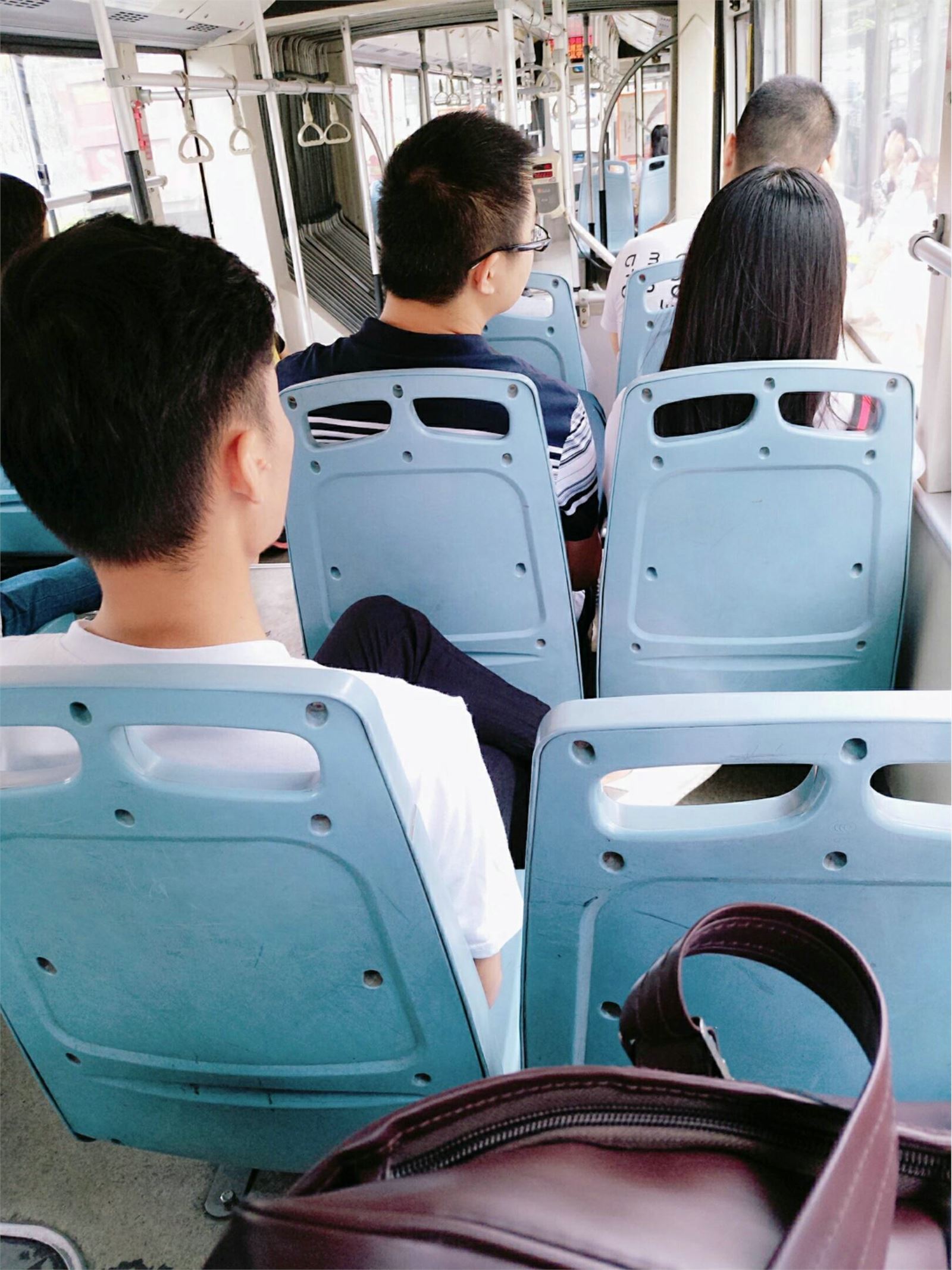 千岁娇—公交车露出