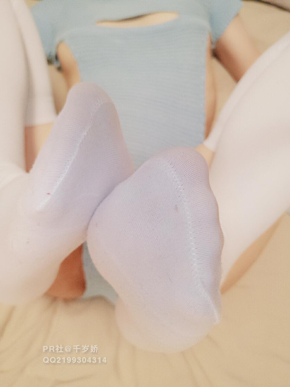 千岁娇—白丝连体毛衣