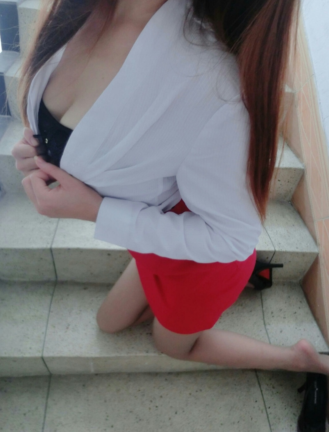 隔壁小姐姐—撕丝袜 甜酥酥的奶黄包