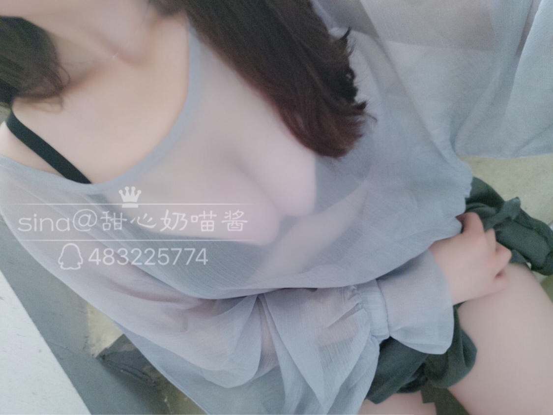 甜心奶猫酱 楼道大胆外拍 皮衣网袜play揉PP 最爱小青瓜