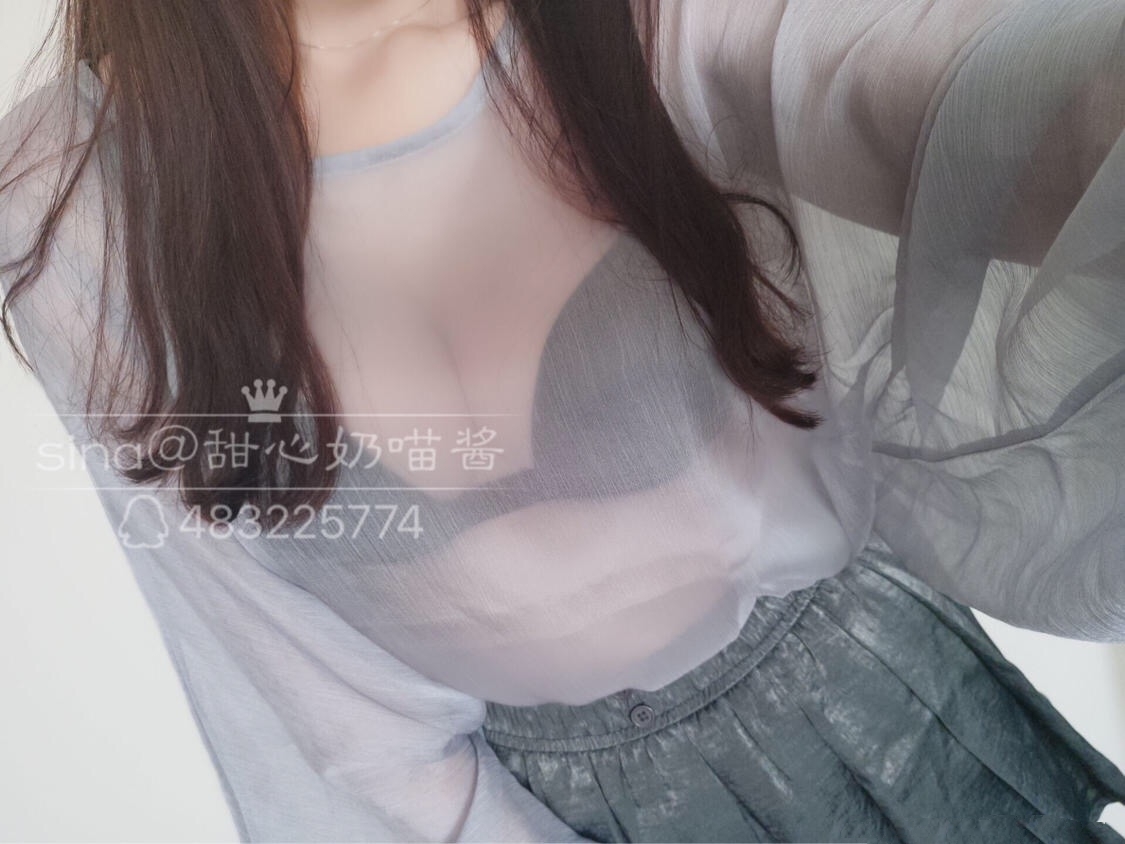 甜心奶猫酱 楼道大胆外拍 皮衣网袜play揉PP 最爱小青瓜